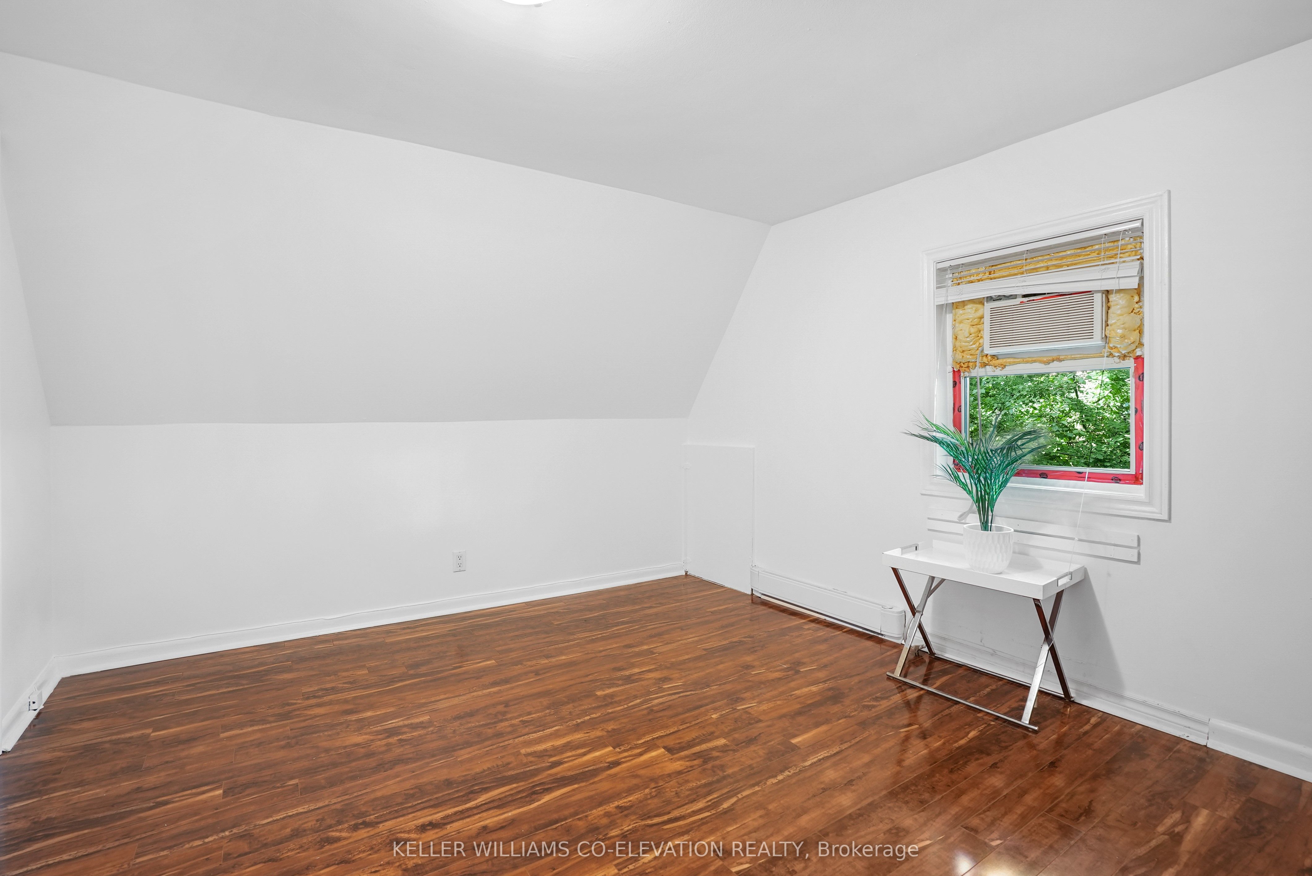 1136 Bronte Road