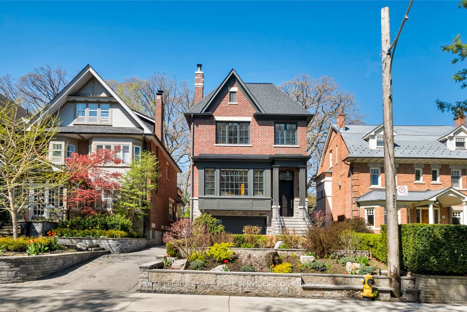 390 Walmer Road, Toronto, ON M5R 2Y4