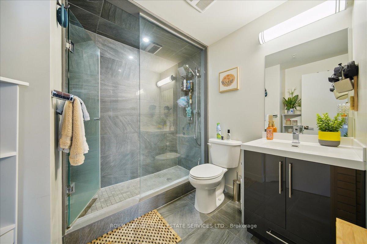 2 Bedrooms Condo at 2081 Fairview, Burlington For sale