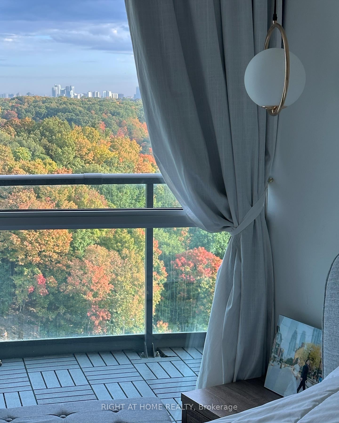 3 Bedrooms Condo at 35 Brian Peck, Toronto For sale