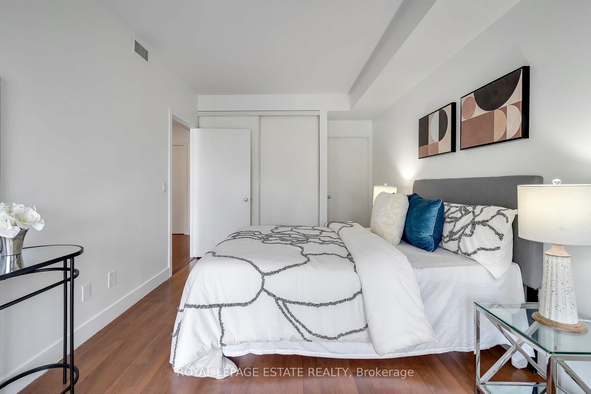 2 Bedrooms Condo at 168 King, Toronto For sale