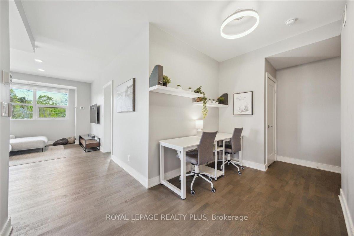 2 Bedrooms Condo at 1575 Lakeshore, Mississauga For sale