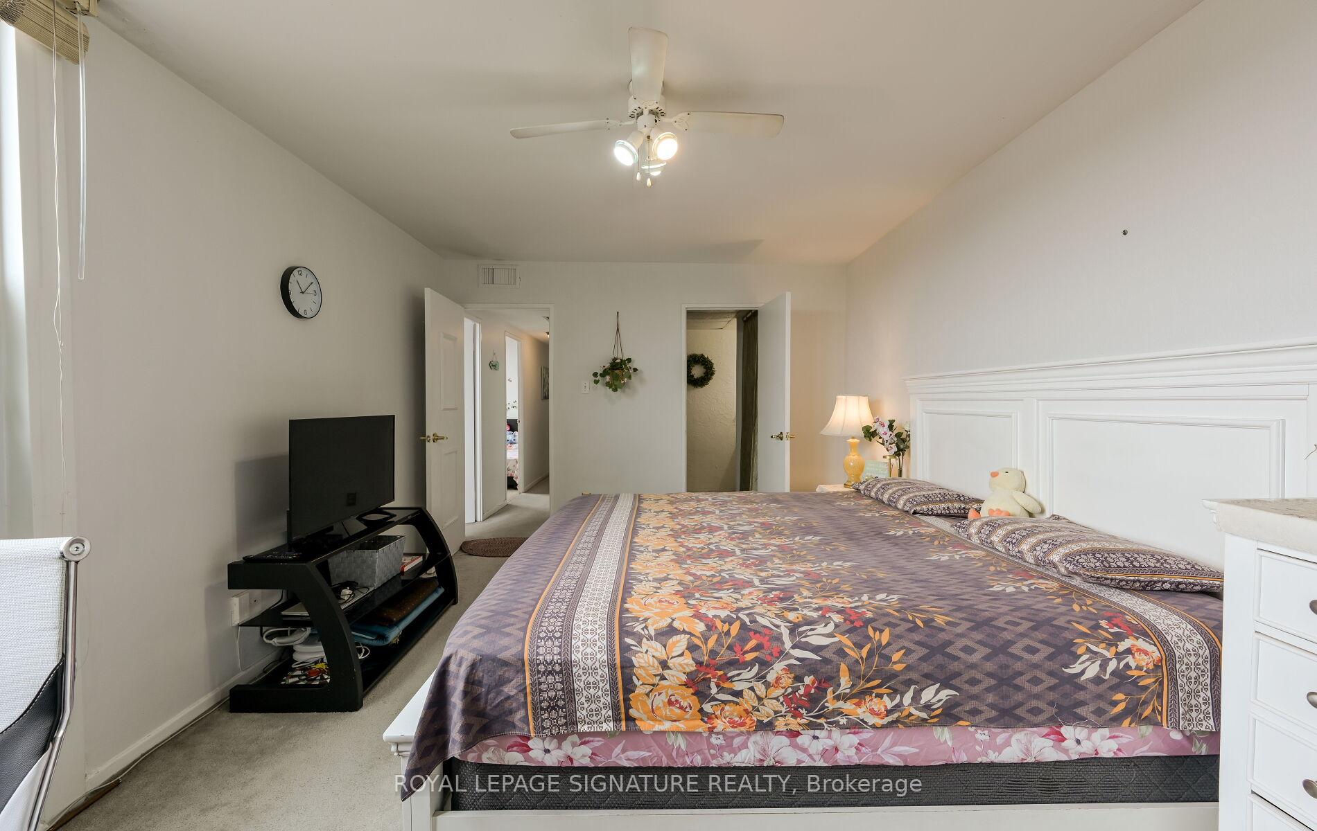 4 Bedrooms Condo at 2323 Confederation, Mississauga For sale