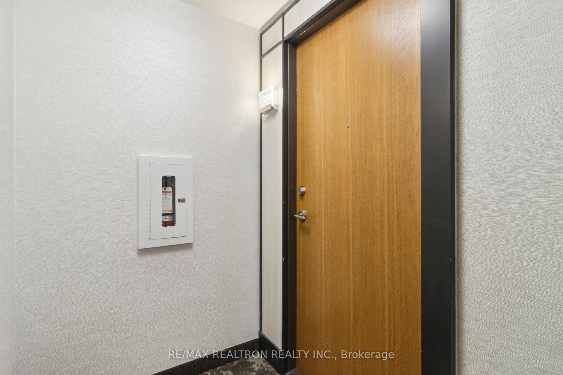 2 Bedrooms Condo at 30 Shore Breeze, Toronto For sale