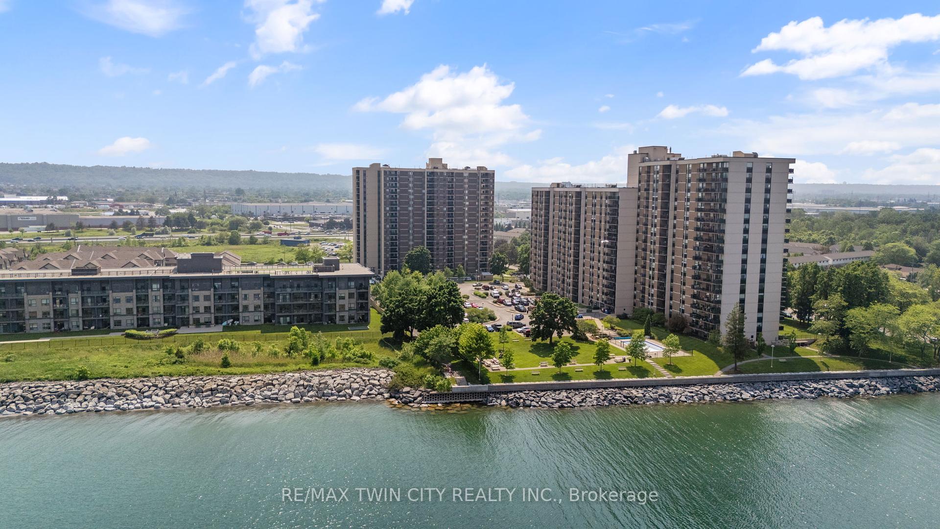 2 Bedrooms Condo at 301 Frances, Hamilton For sale