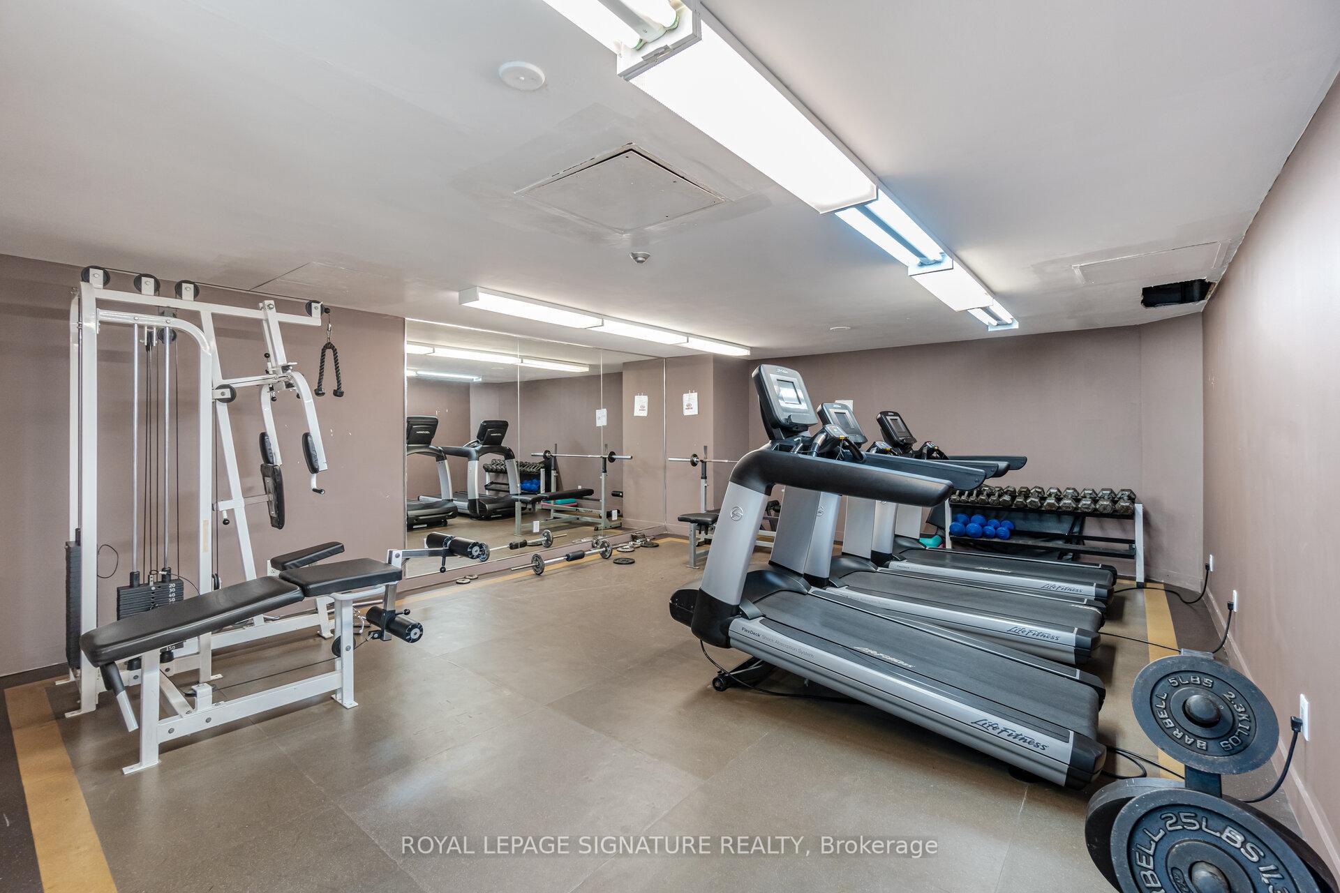 3 Bedrooms Condo at 10 Markbrook, Toronto For sale