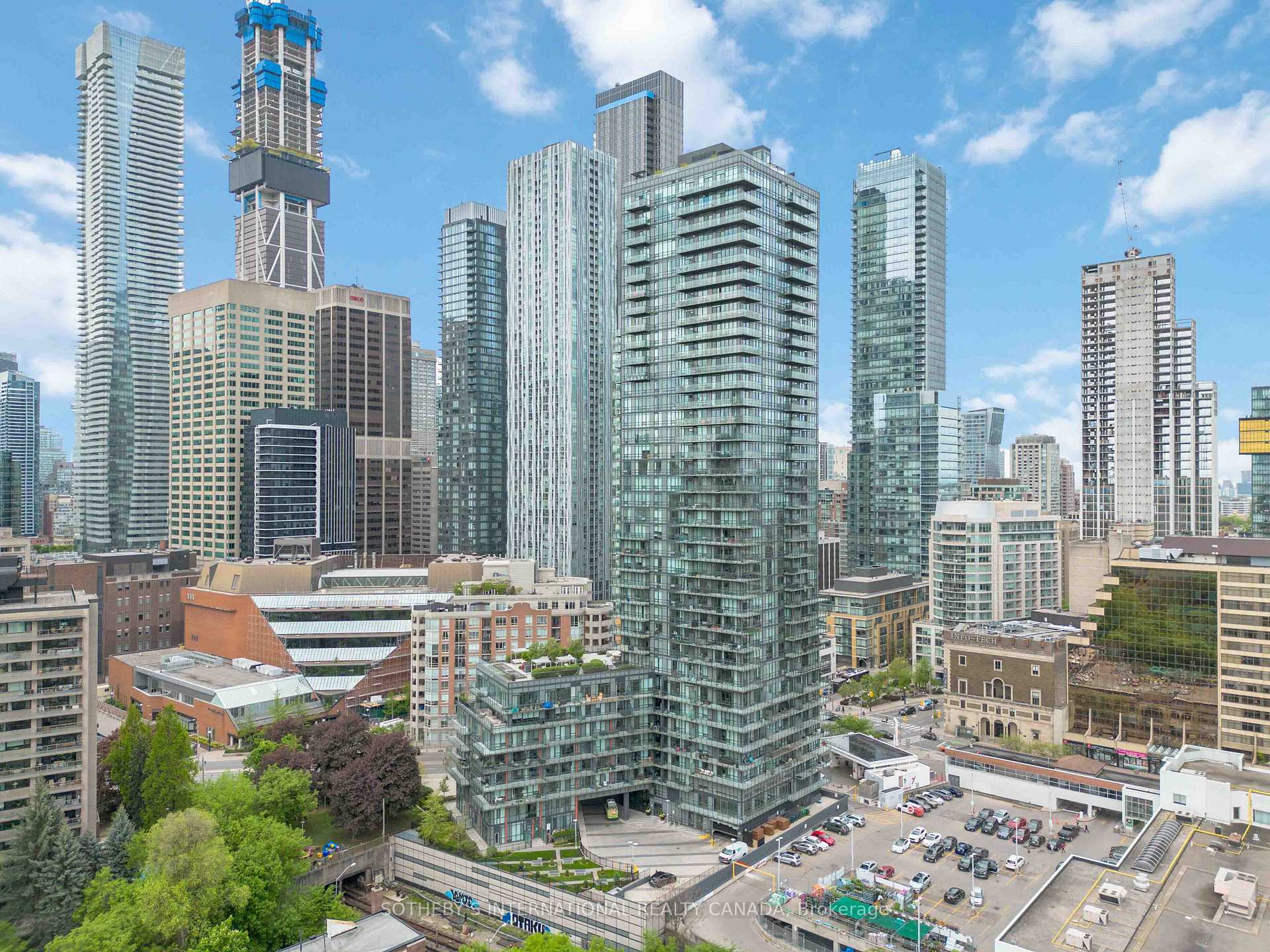 2 Bedrooms Condo at 825 Church, Toronto For sale