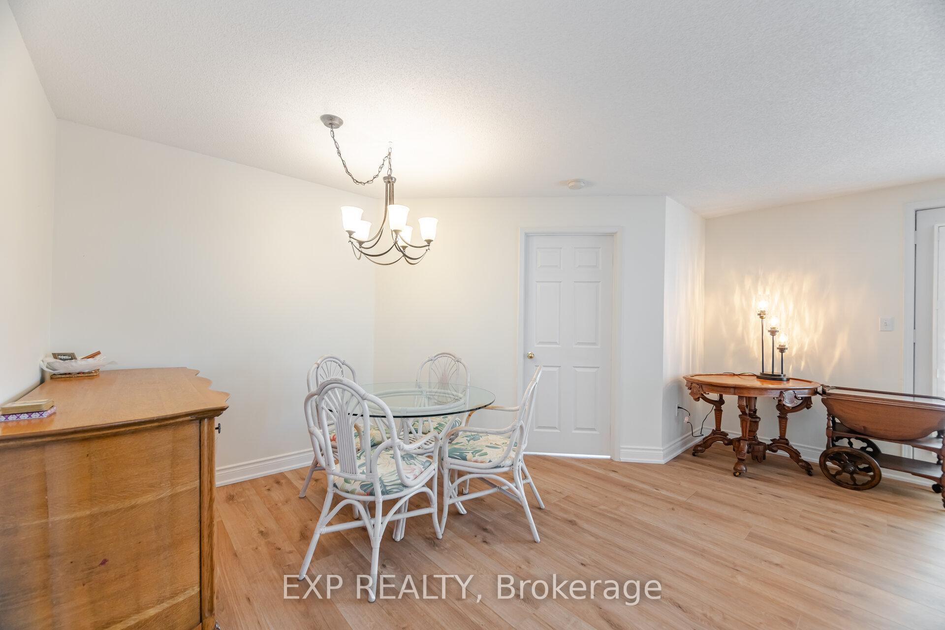 2 Bedrooms Condo at 216 Plains, Burlington For sale