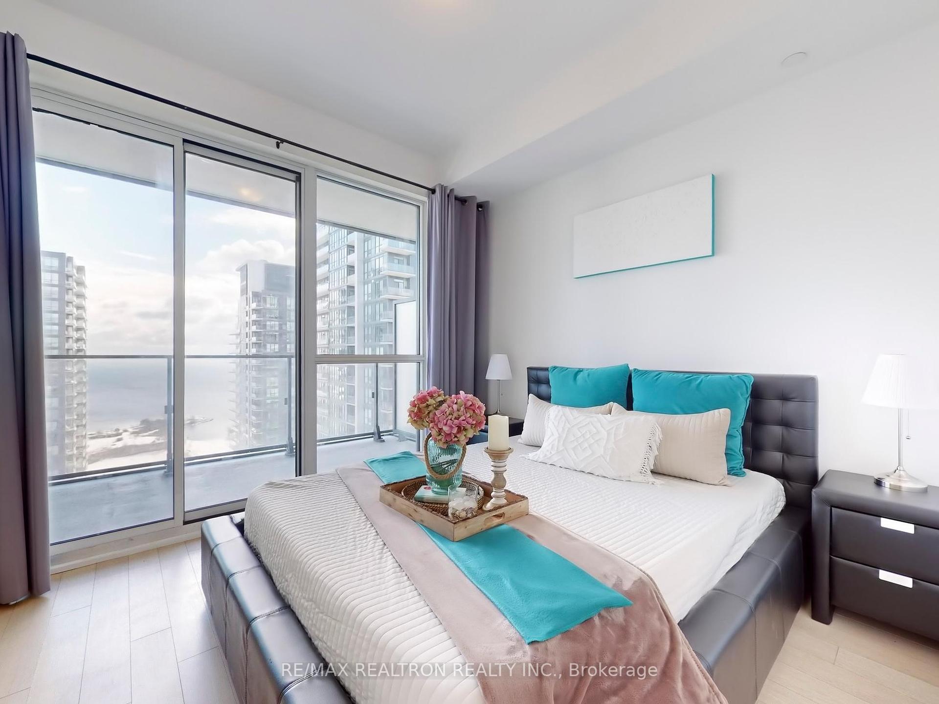 3 Bedrooms Condo at 10 Park Lawn, Toronto For sale