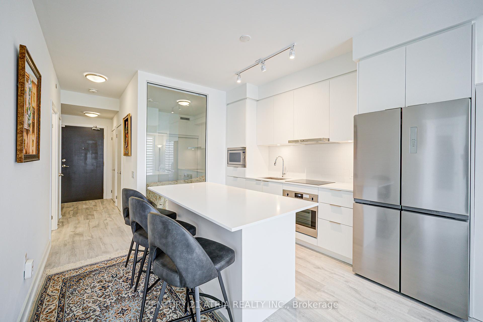 3 Bedrooms Condo at 7 Golden Lion, Toronto For sale