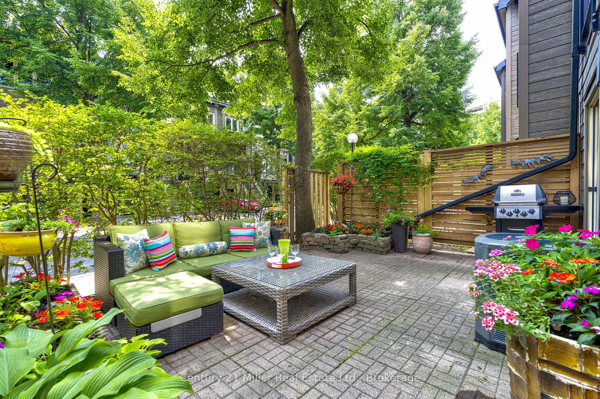 3 Bedrooms Condo at 1120 Queens, Oakville For sale