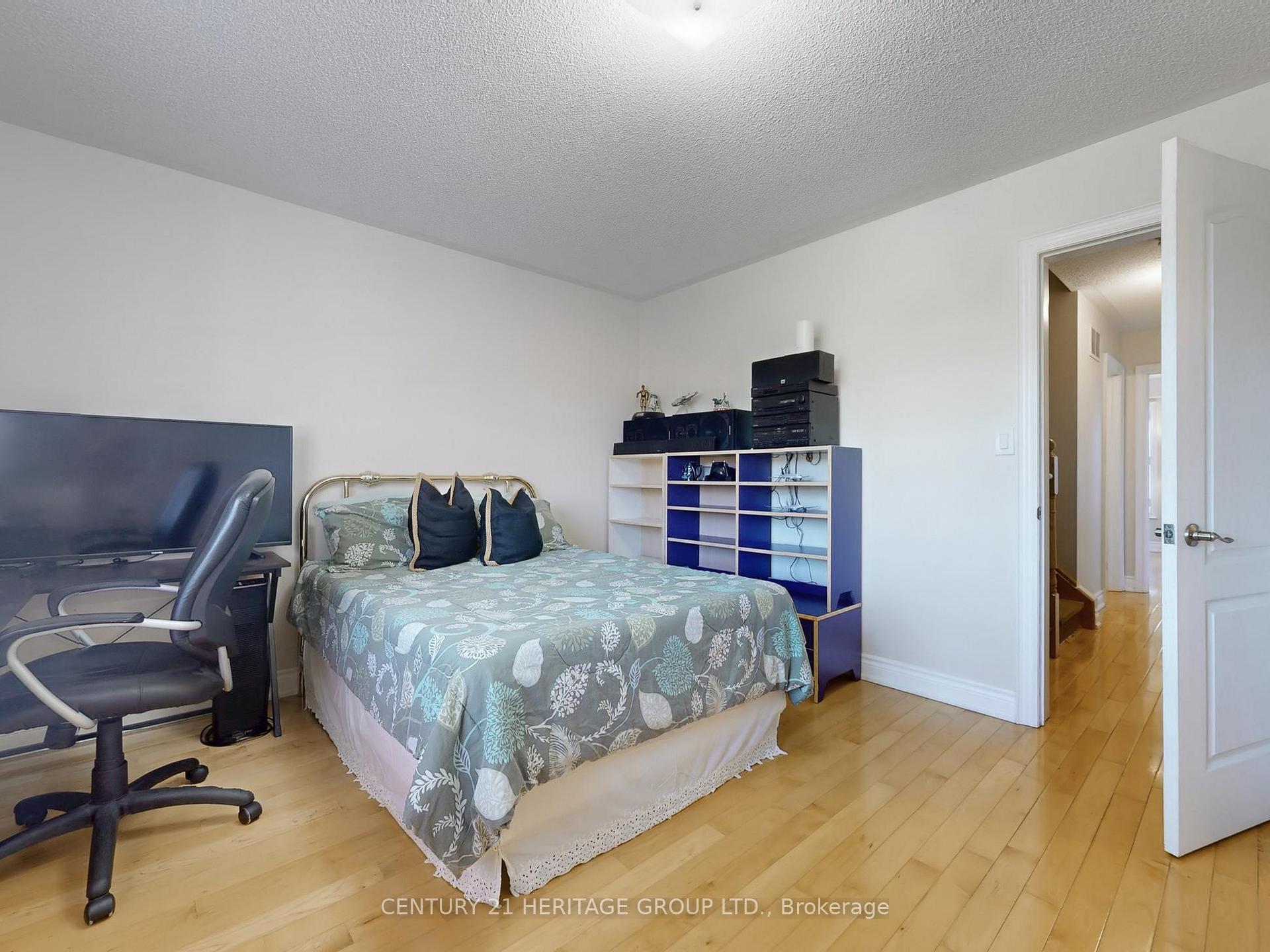 4 Bedrooms Condo at 127 Mill, Toronto For sale