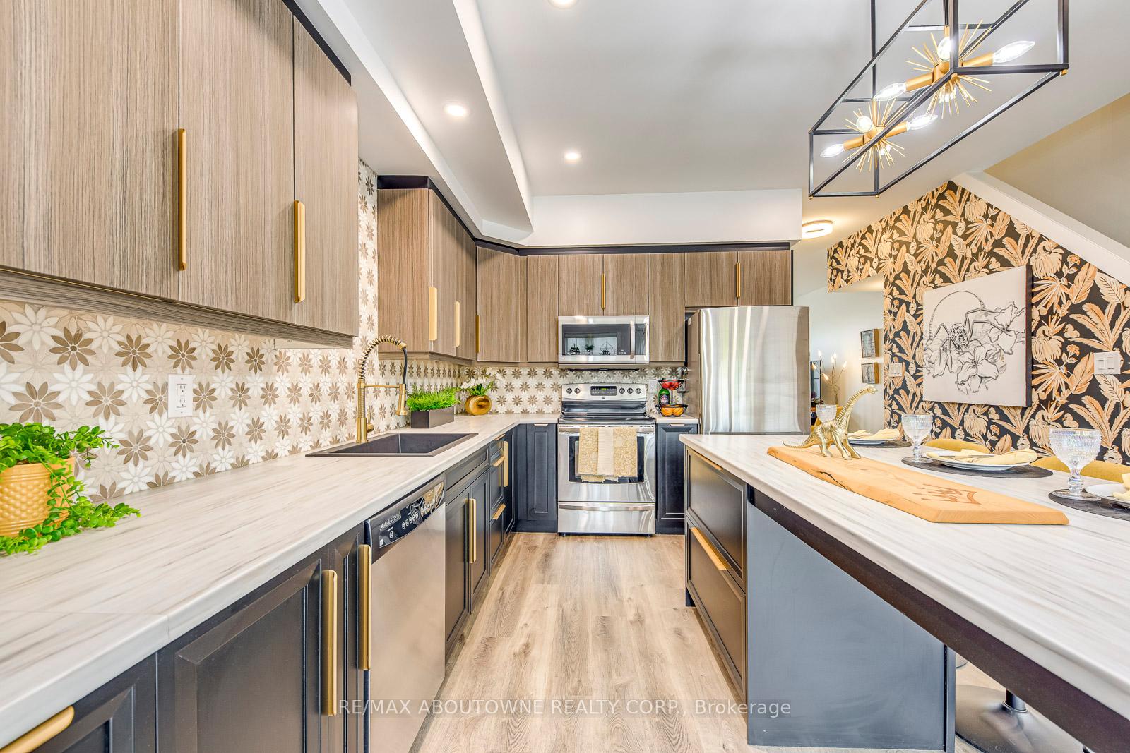 2 Bedrooms Condo at 1401 Plains, Burlington For sale