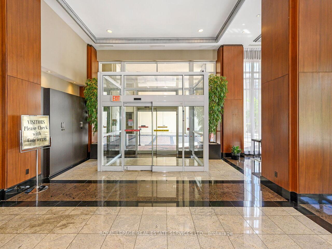 2 Bedrooms Condo at 628 Fleet, Toronto For sale