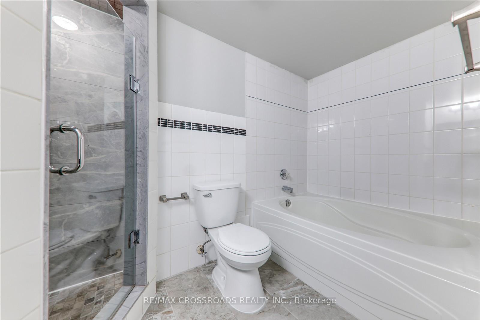 2 Bedrooms Condo at 1 Rowntree, Toronto For sale