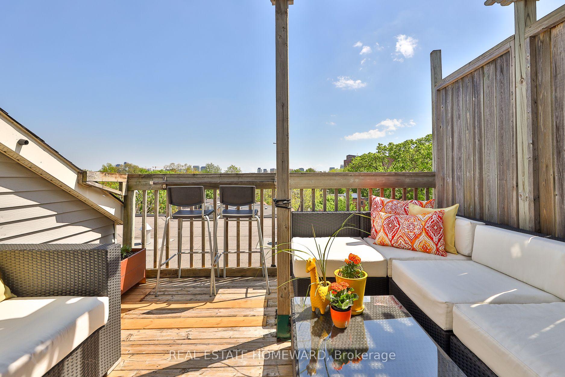 3 Bedrooms Condo at 36 Rusholme Park, Toronto For sale