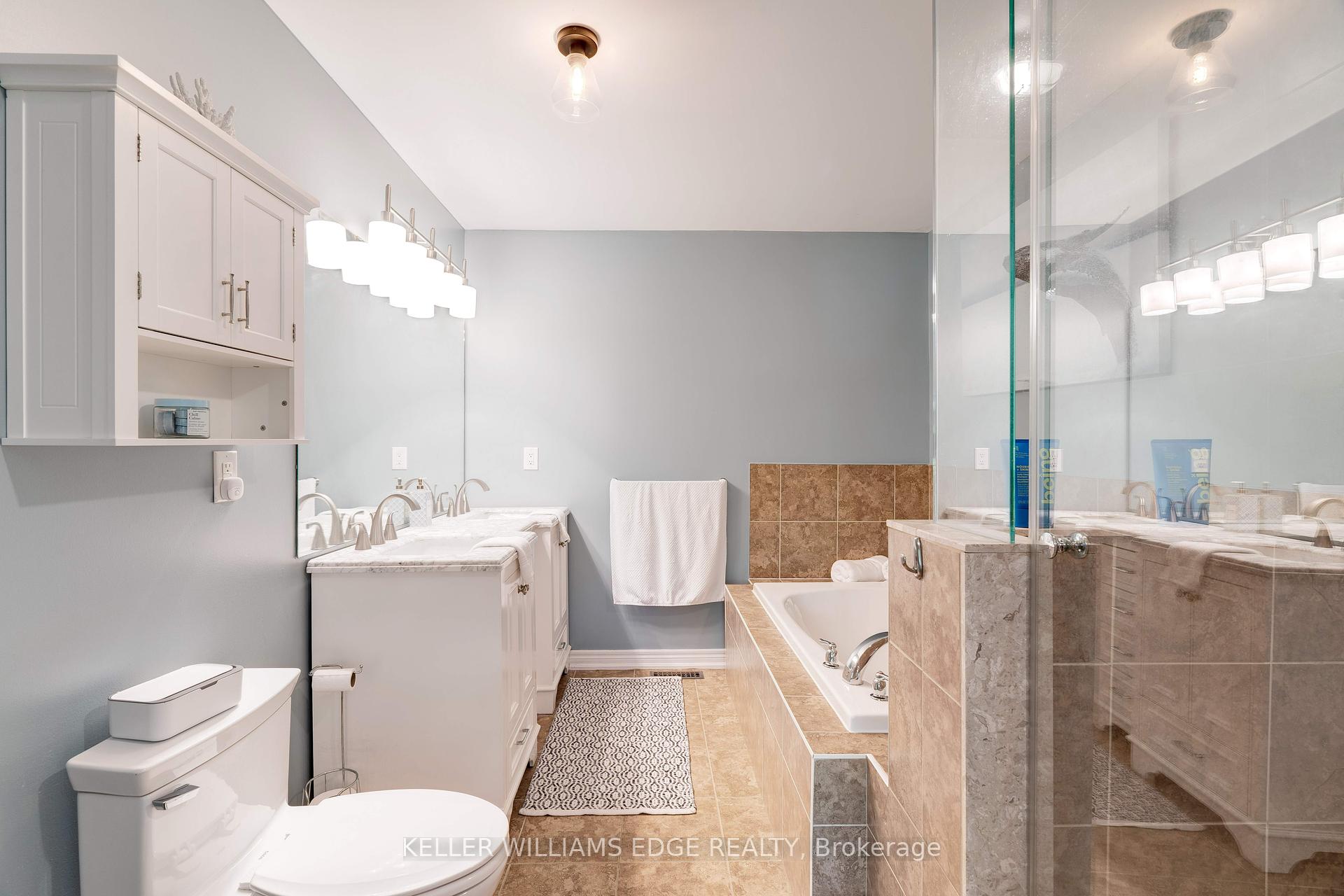 3 Bedrooms Condo at 230 Paisley, Mississauga For sale
