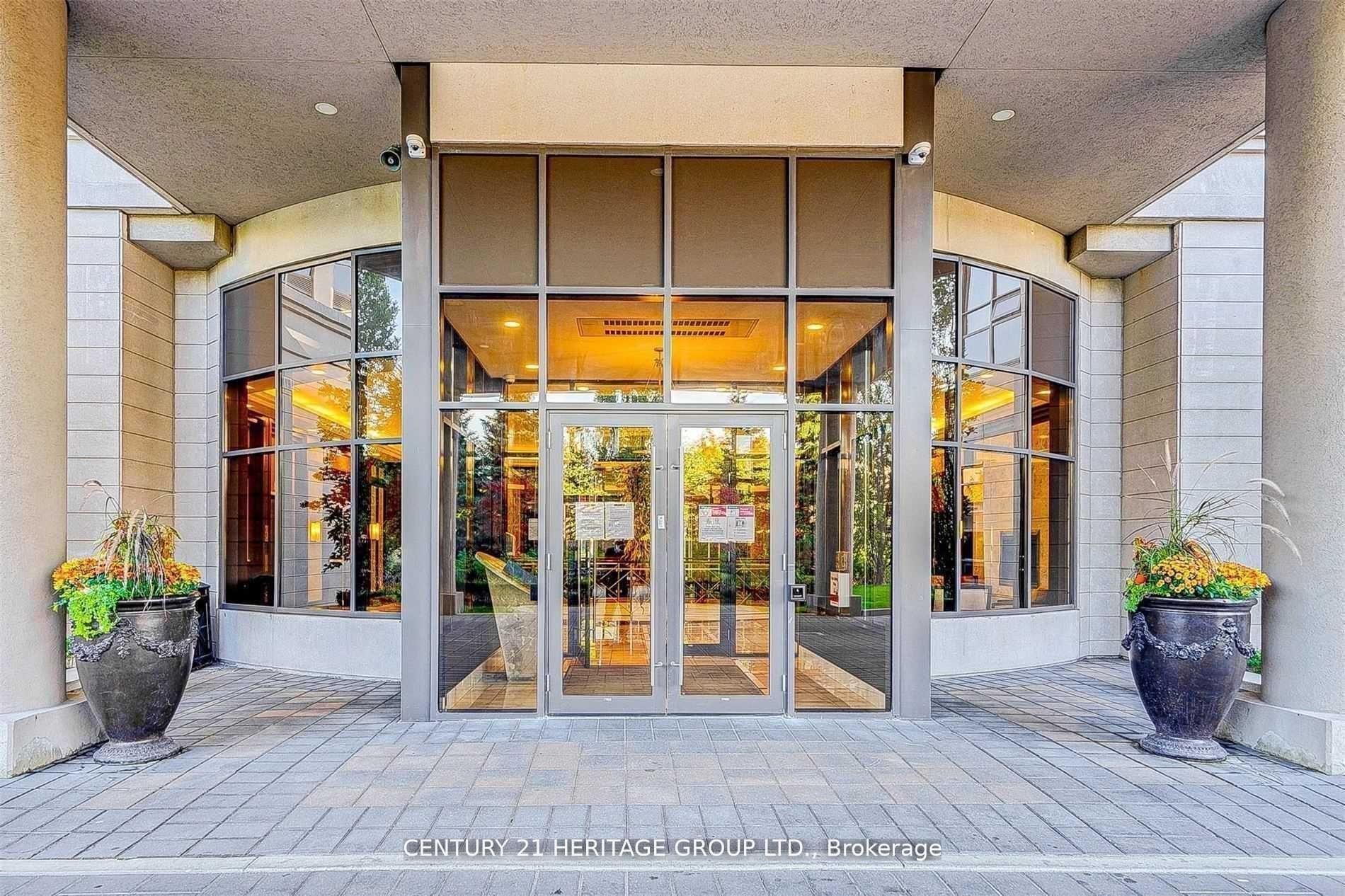 2 Bedrooms Condo at 135 Wynford, Toronto For sale