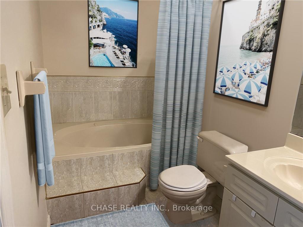 2 Bedrooms Condo at 67 Caroline,  Hamilton For sale