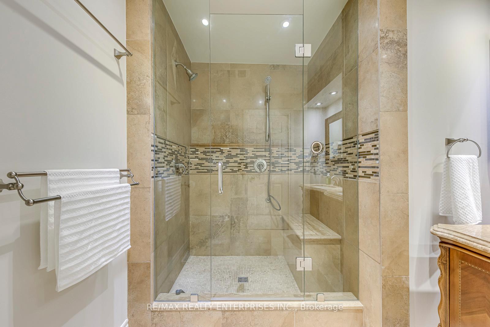 3 Bedrooms Condo at 5658 Glen Erin, Mississauga For sale