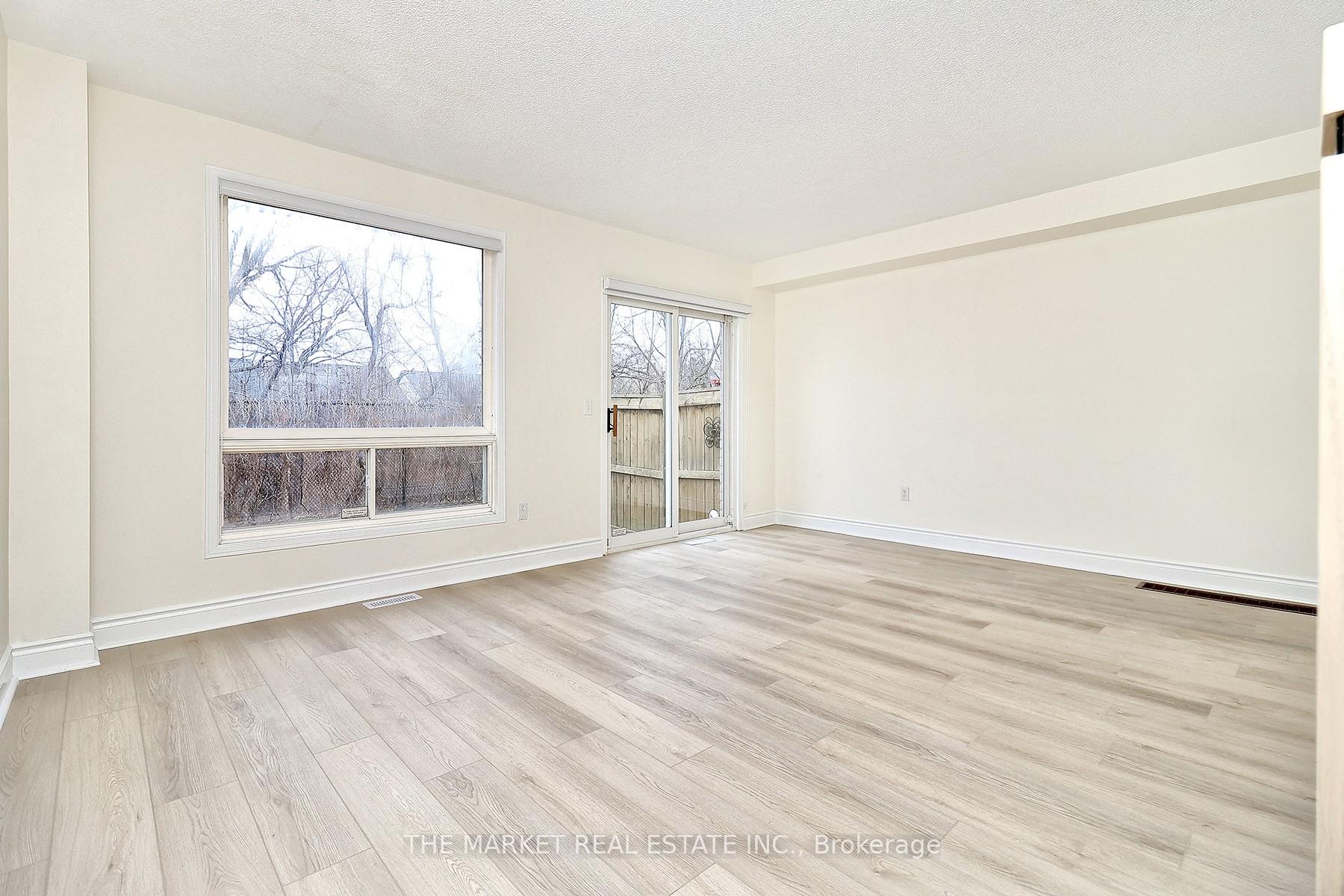 3 Bedrooms Condo at 7190 Atwood, Mississauga For sale