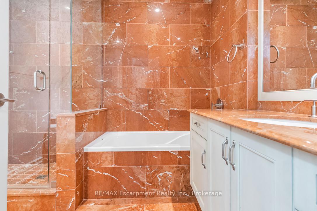 3 Bedrooms Condo at 68 Yorkville, Toronto For sale