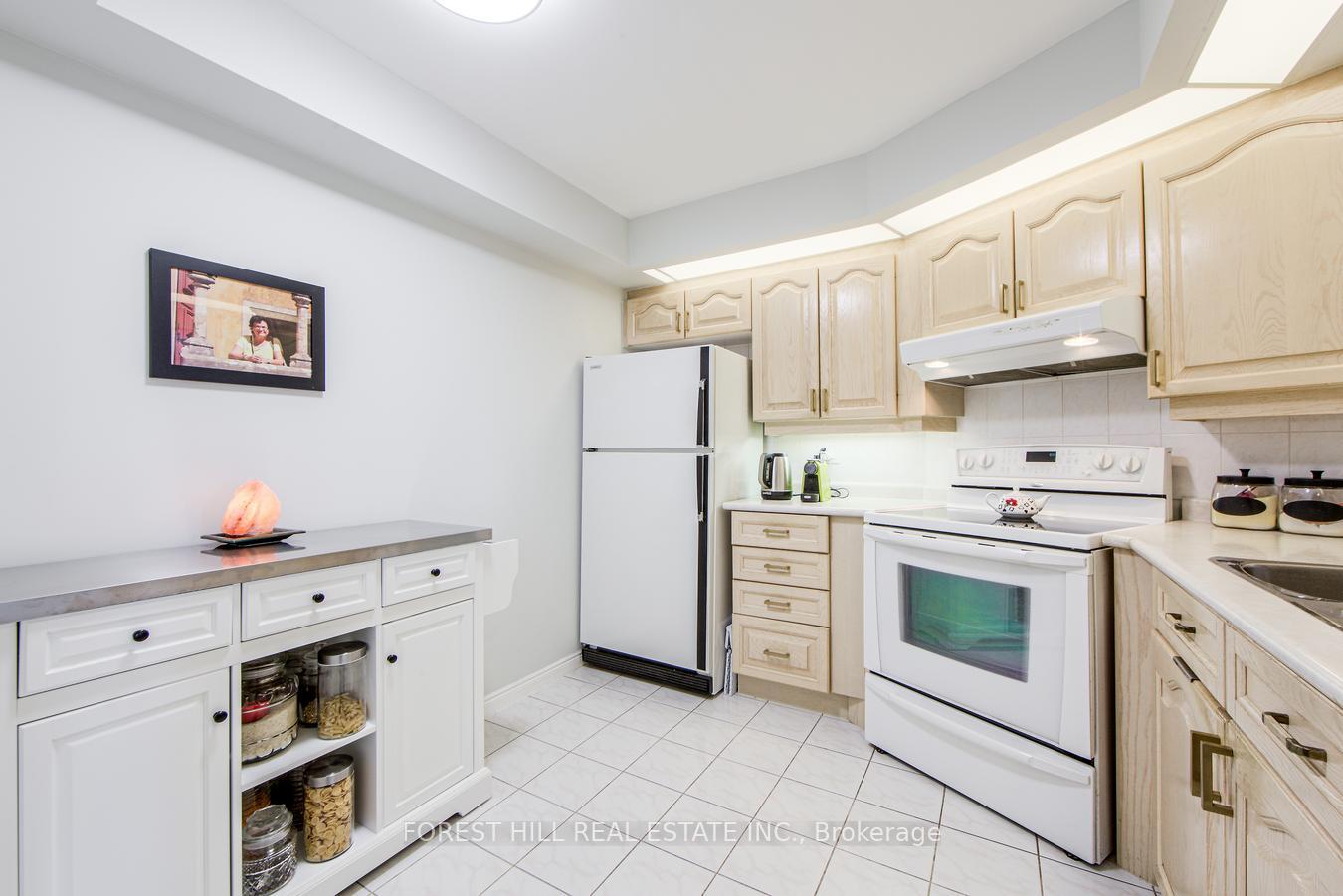 1 Bedroom Condo at 10 Guildwood, Toronto For sale
