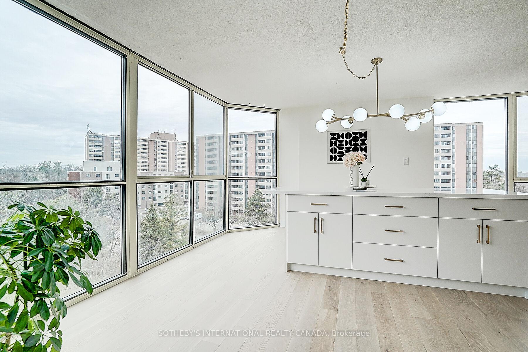 2 Bedrooms Condo at 1240 Marlborough, Oakville For sale