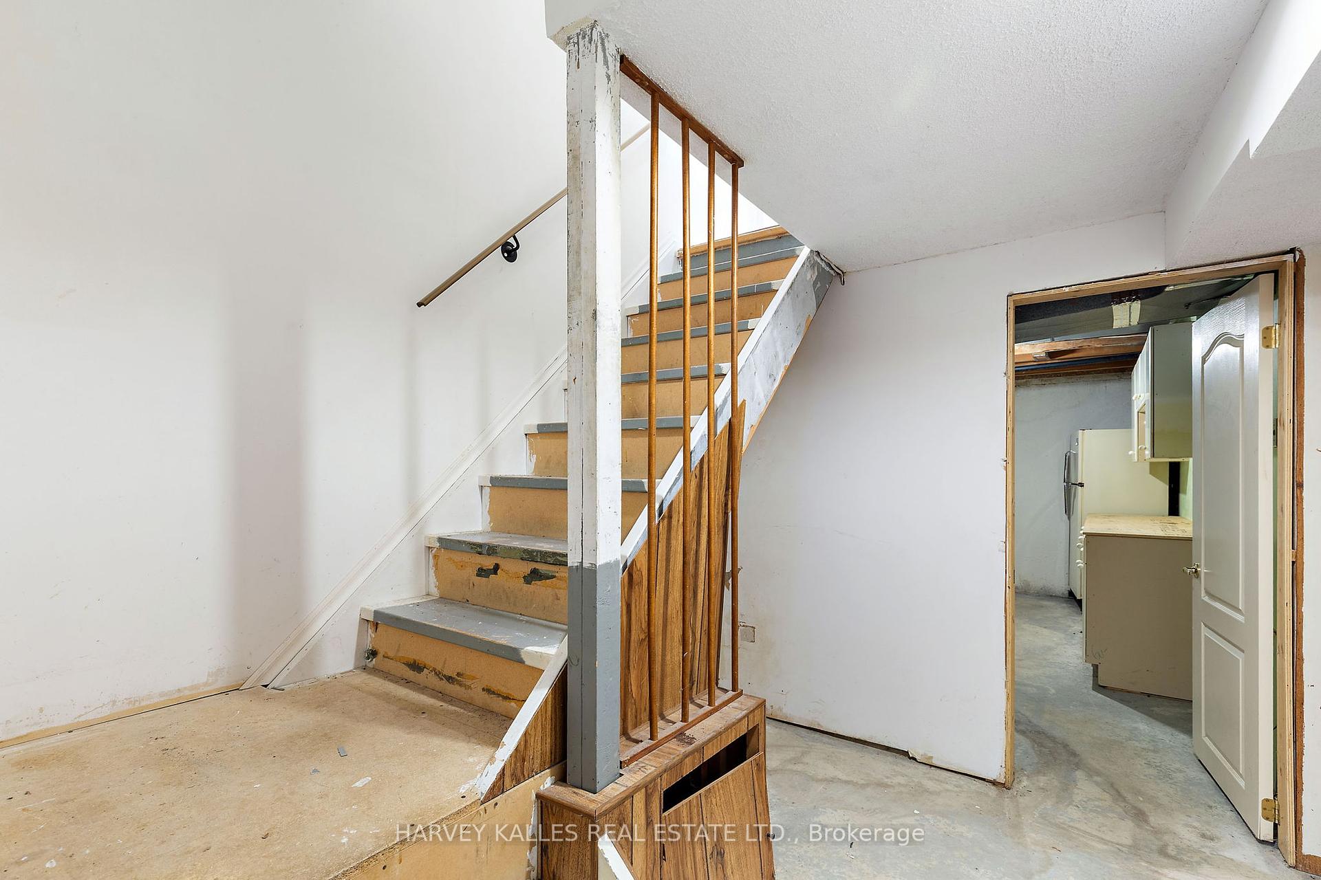 3 Bedrooms Condo at 2020 South Millway, Mississauga For sale