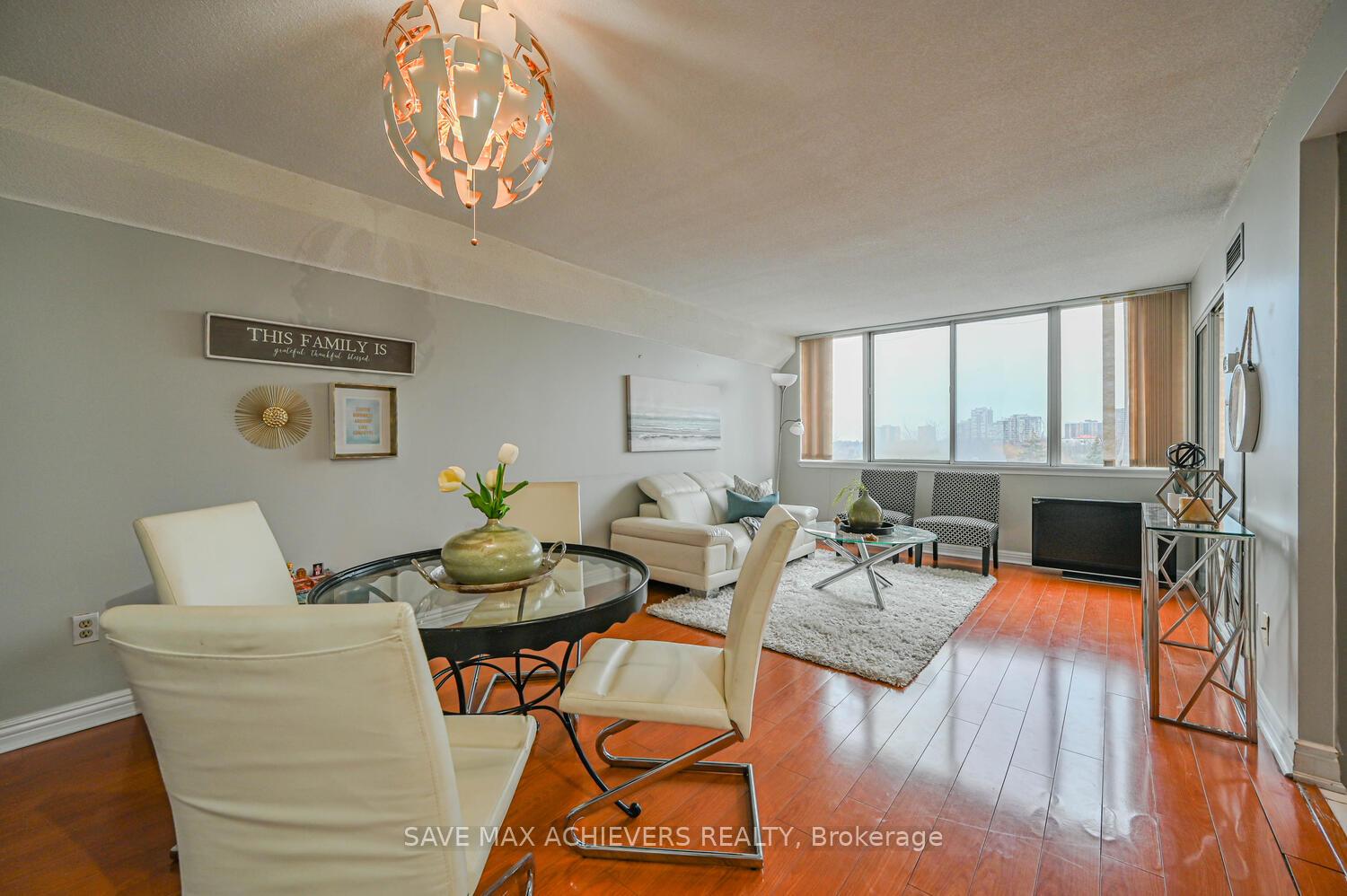3 Bedrooms Condo at 21 Markbrook, Toronto For sale