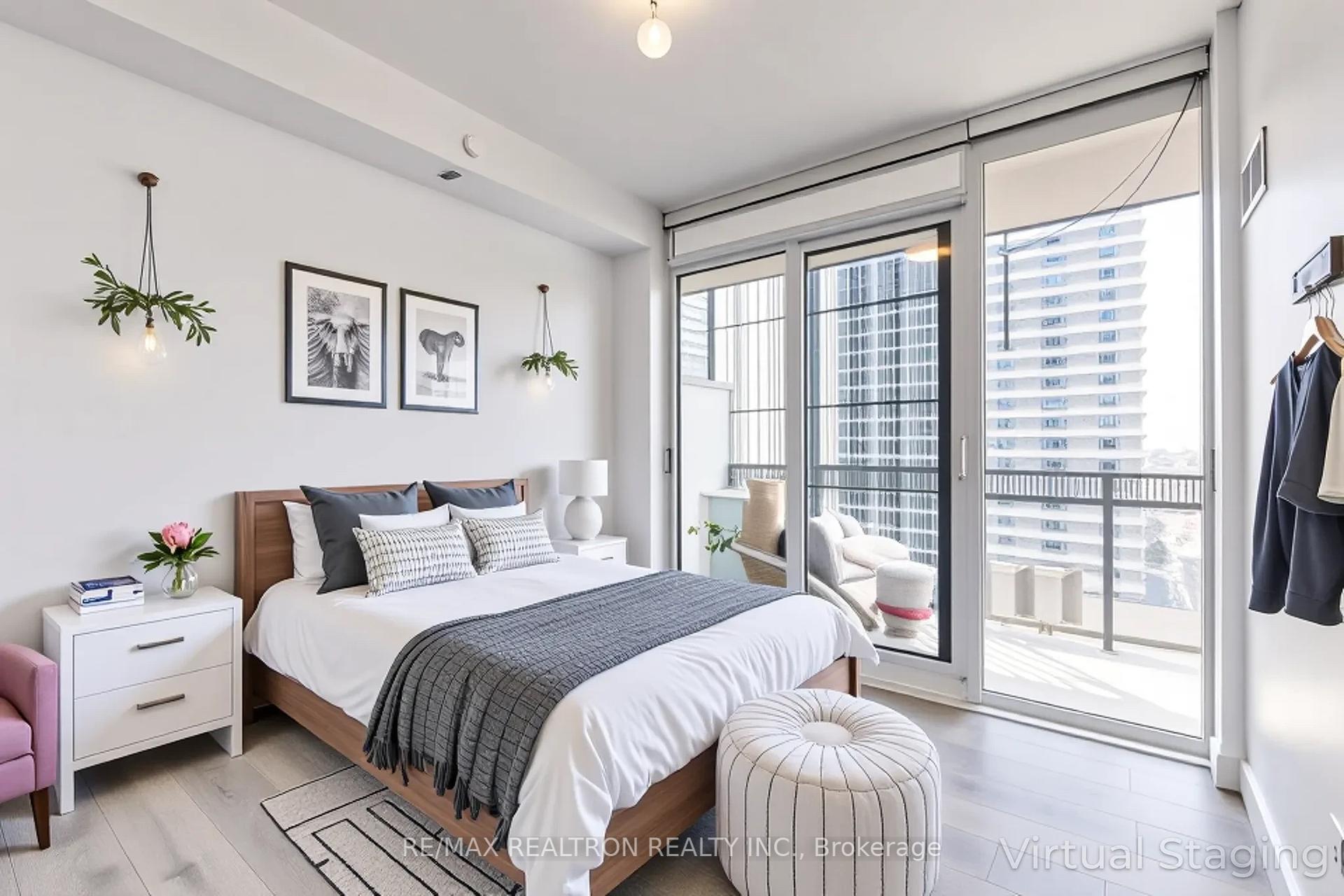 3 Bedrooms Condo at 8 Eglinton, Toronto For sale