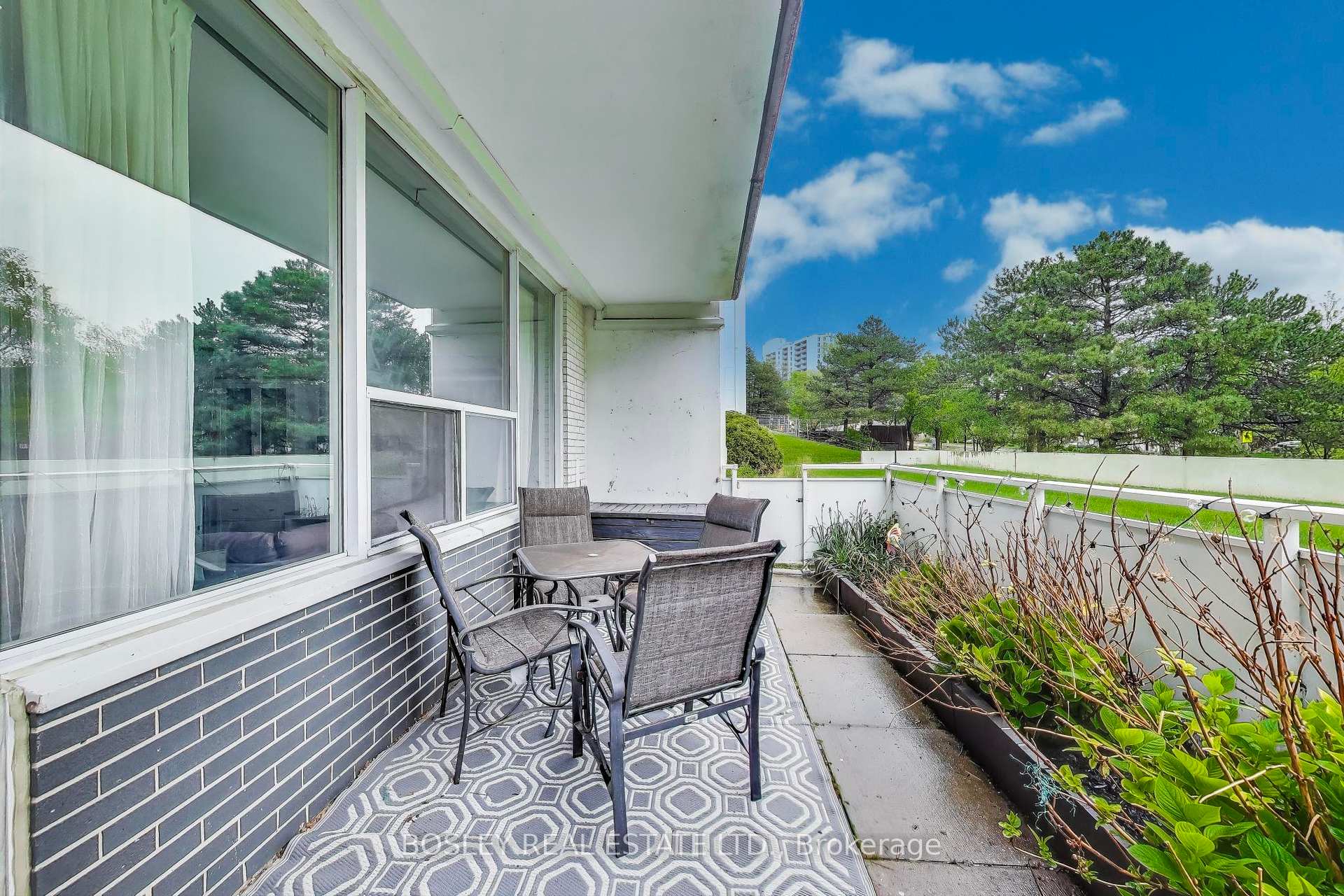 2 Bedrooms Condo at 10 Parkway Forest, Toronto For sale