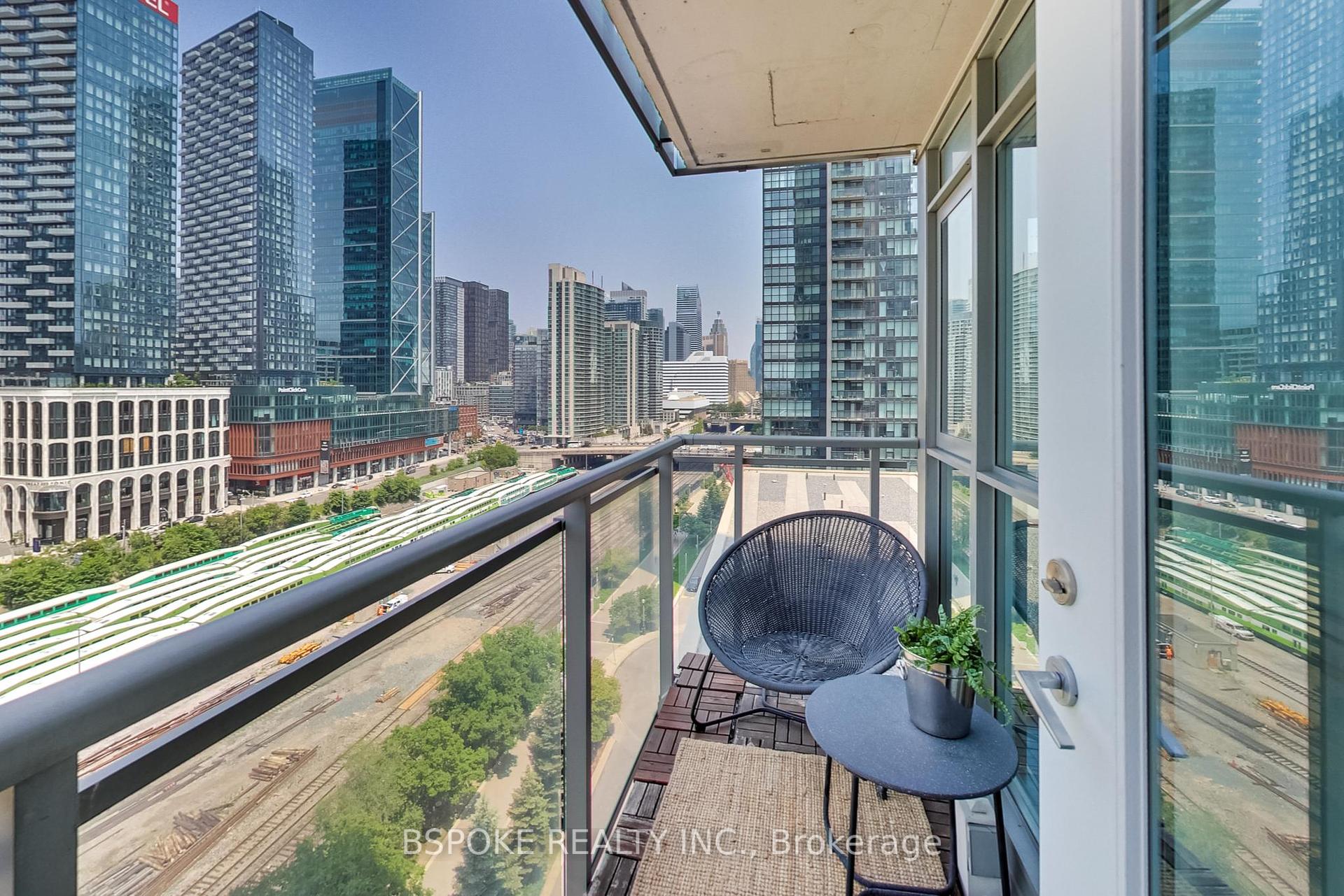 2 Bedrooms Condo at 15 Iceboat, Toronto For sale