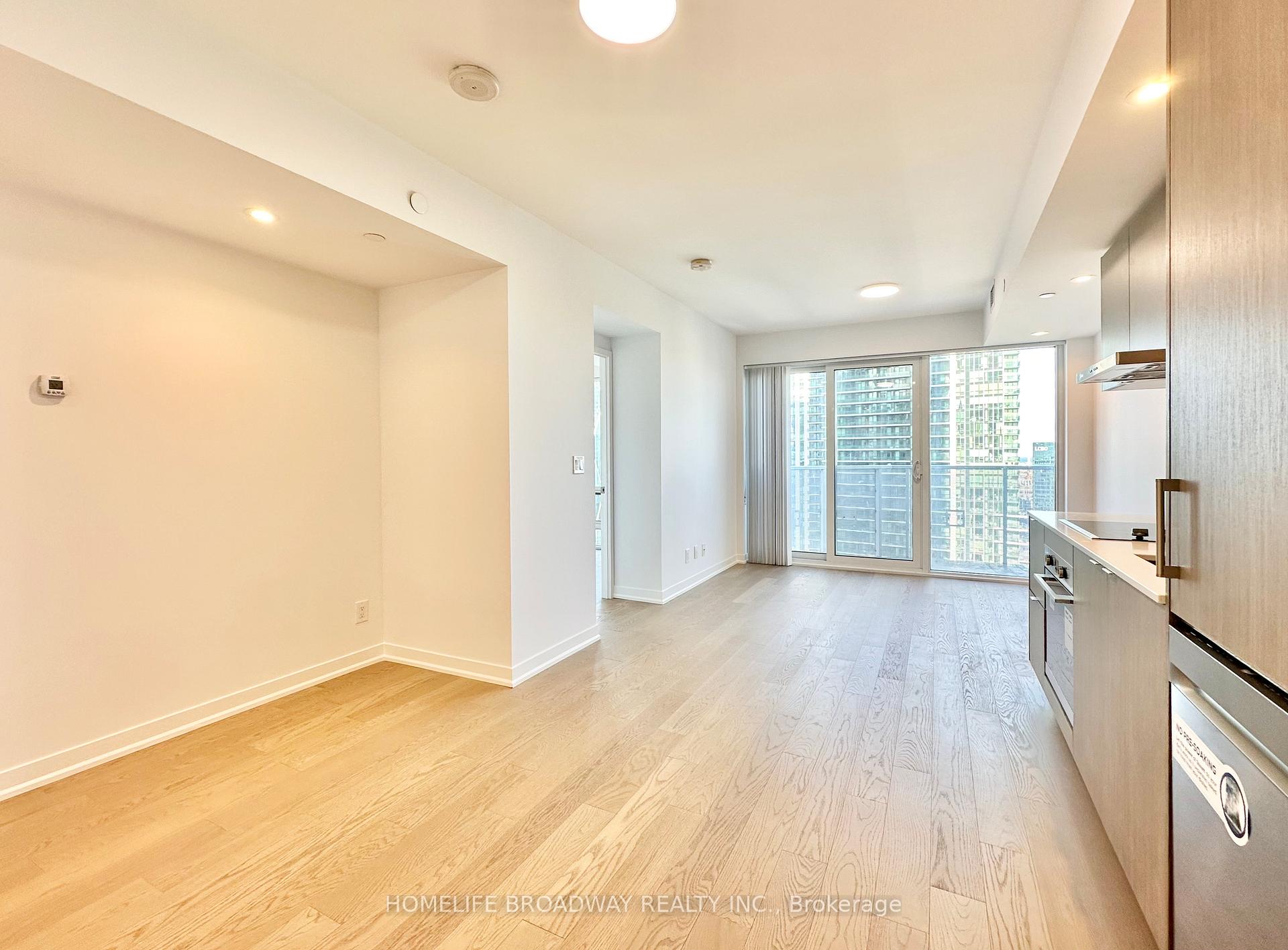 1 Bedroom Condo at 88 Harbour,  Toronto For sale