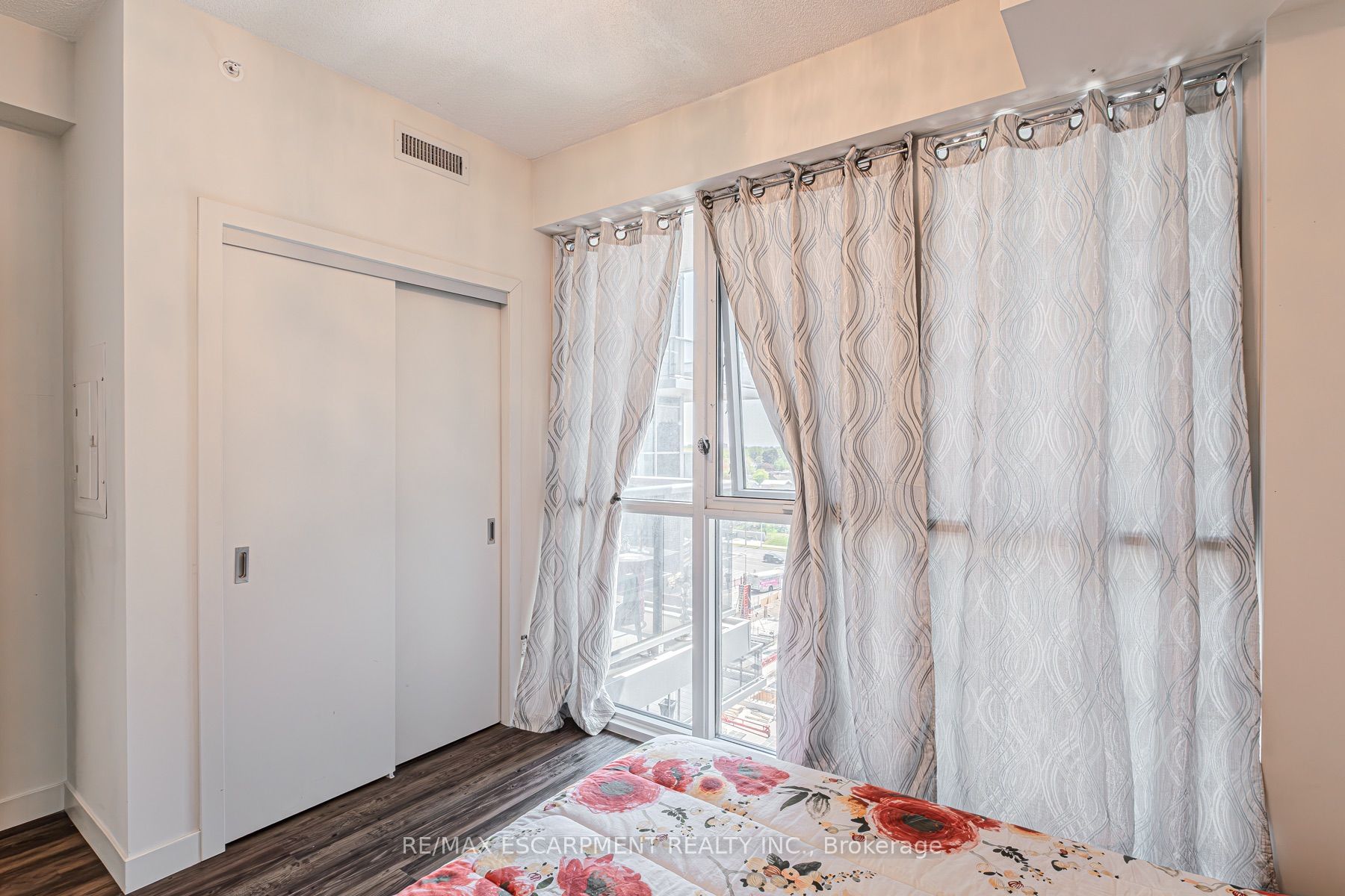 2093 Fairview Street, #809