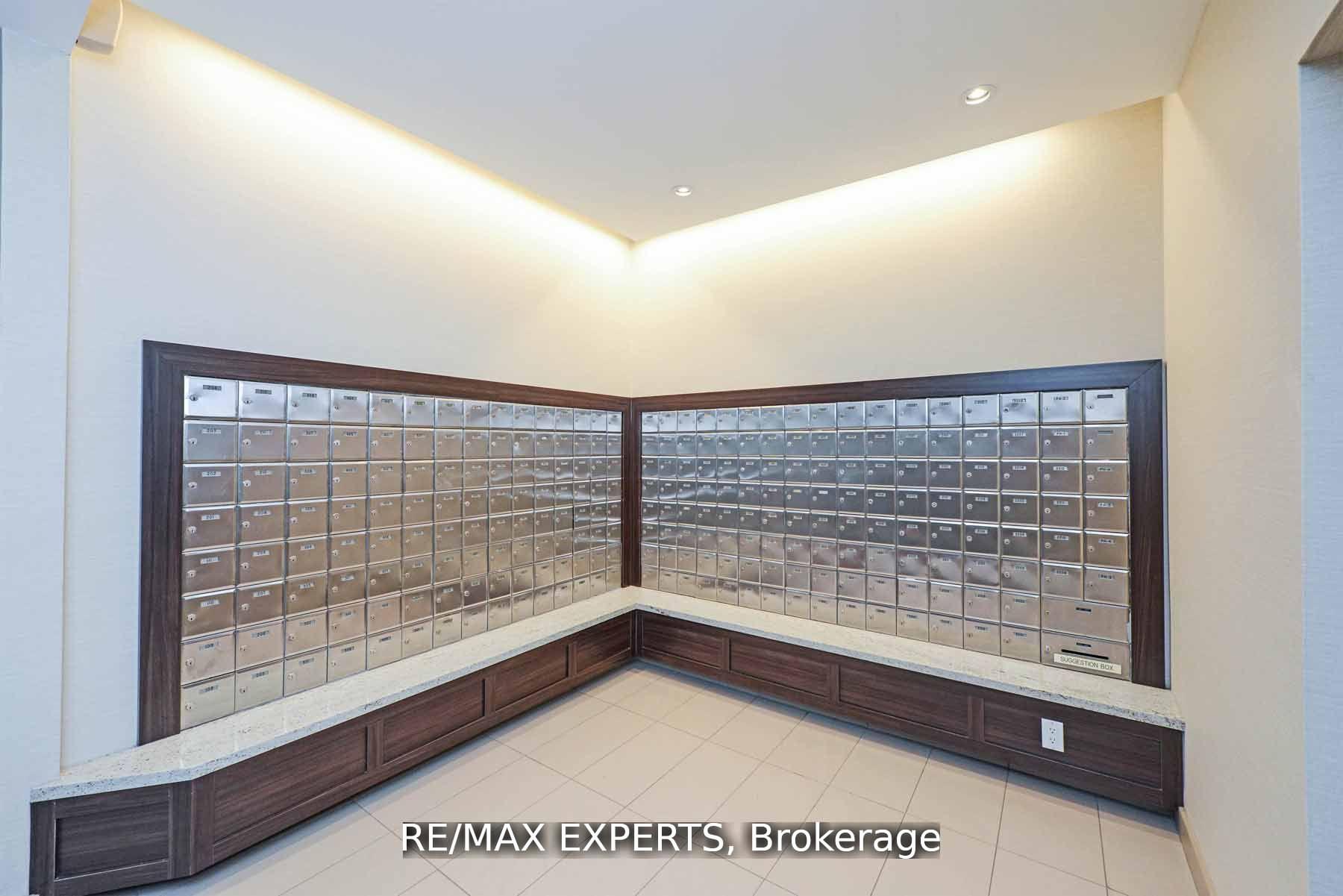 3 Bedrooms Condo at 4460 Tucana, Mississauga For sale