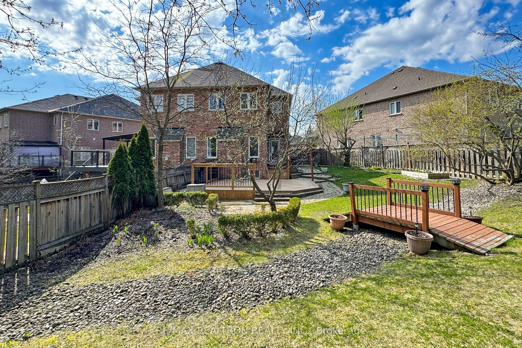 83 Gamble Glen Crescent