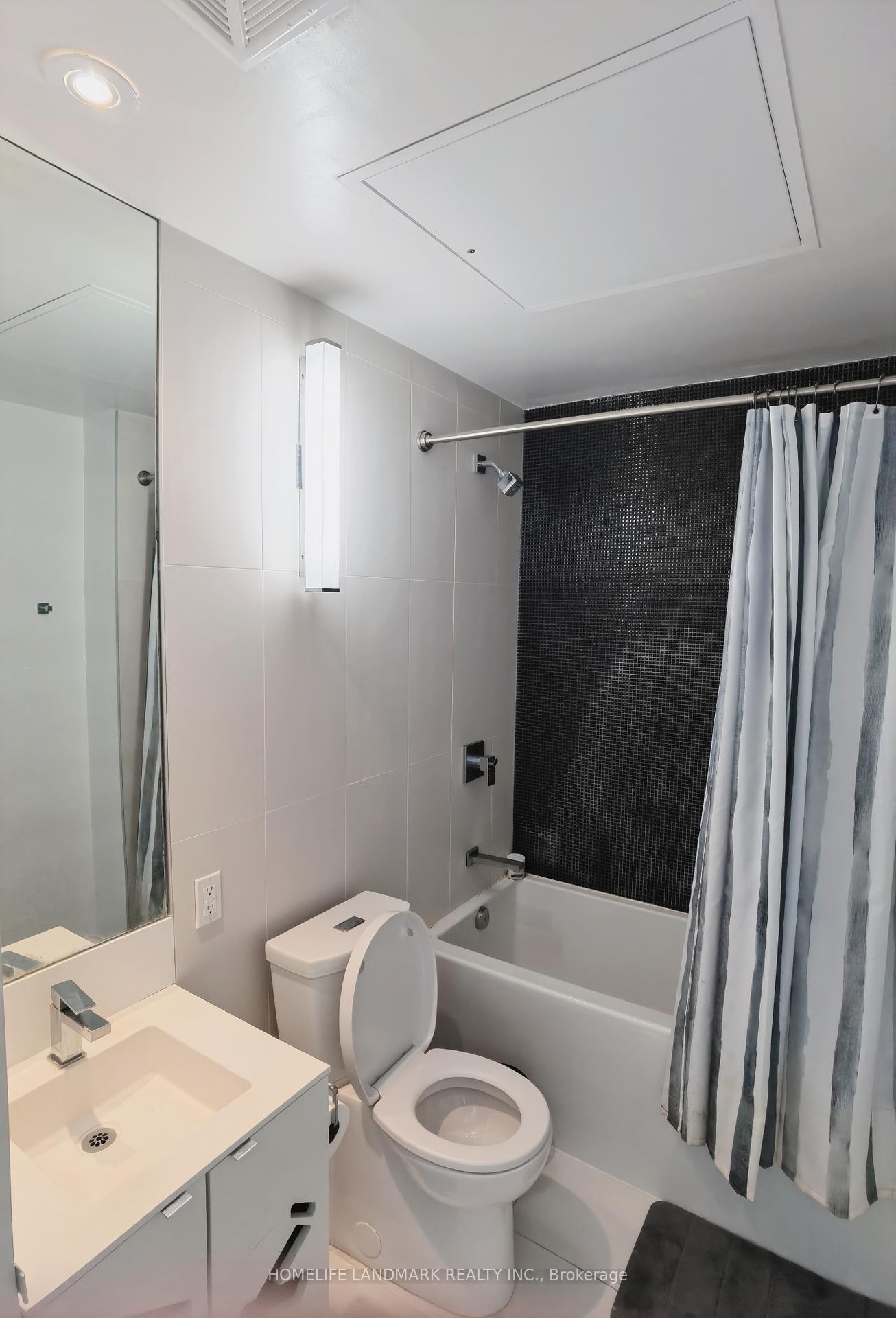 2 Bedrooms Condo at 125 Peter, Toronto For sale