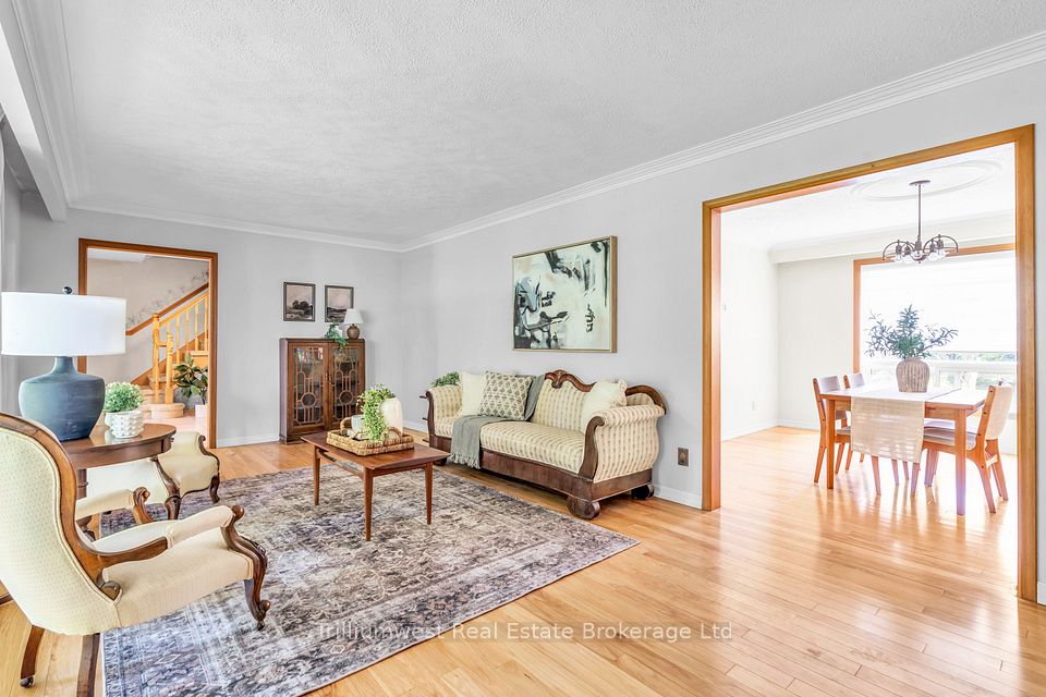 9 Latenda Place, Guelph, ON N1G 3B8