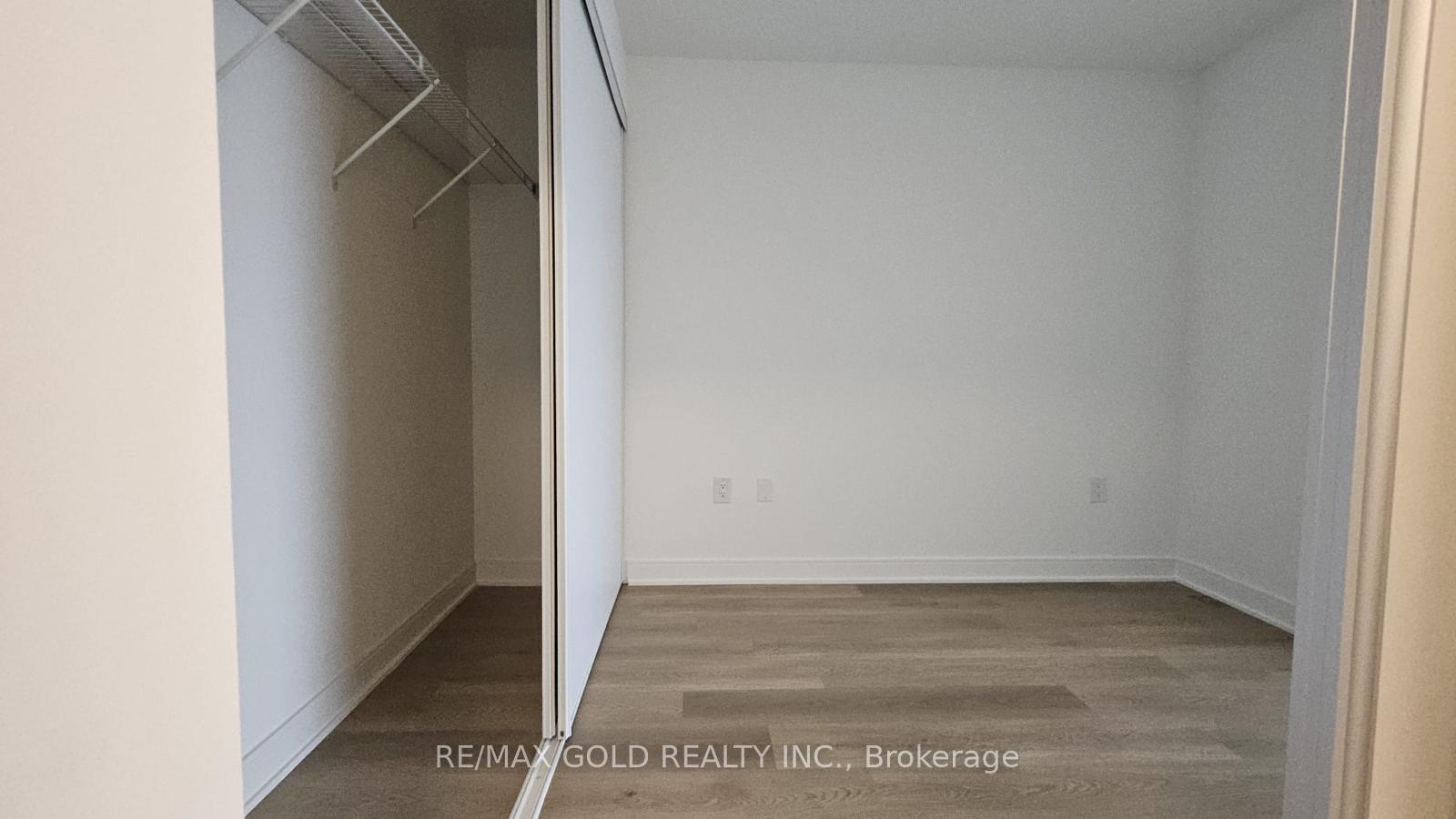 2 Bedrooms Condo at 86 Dundas, Mississauga For sale