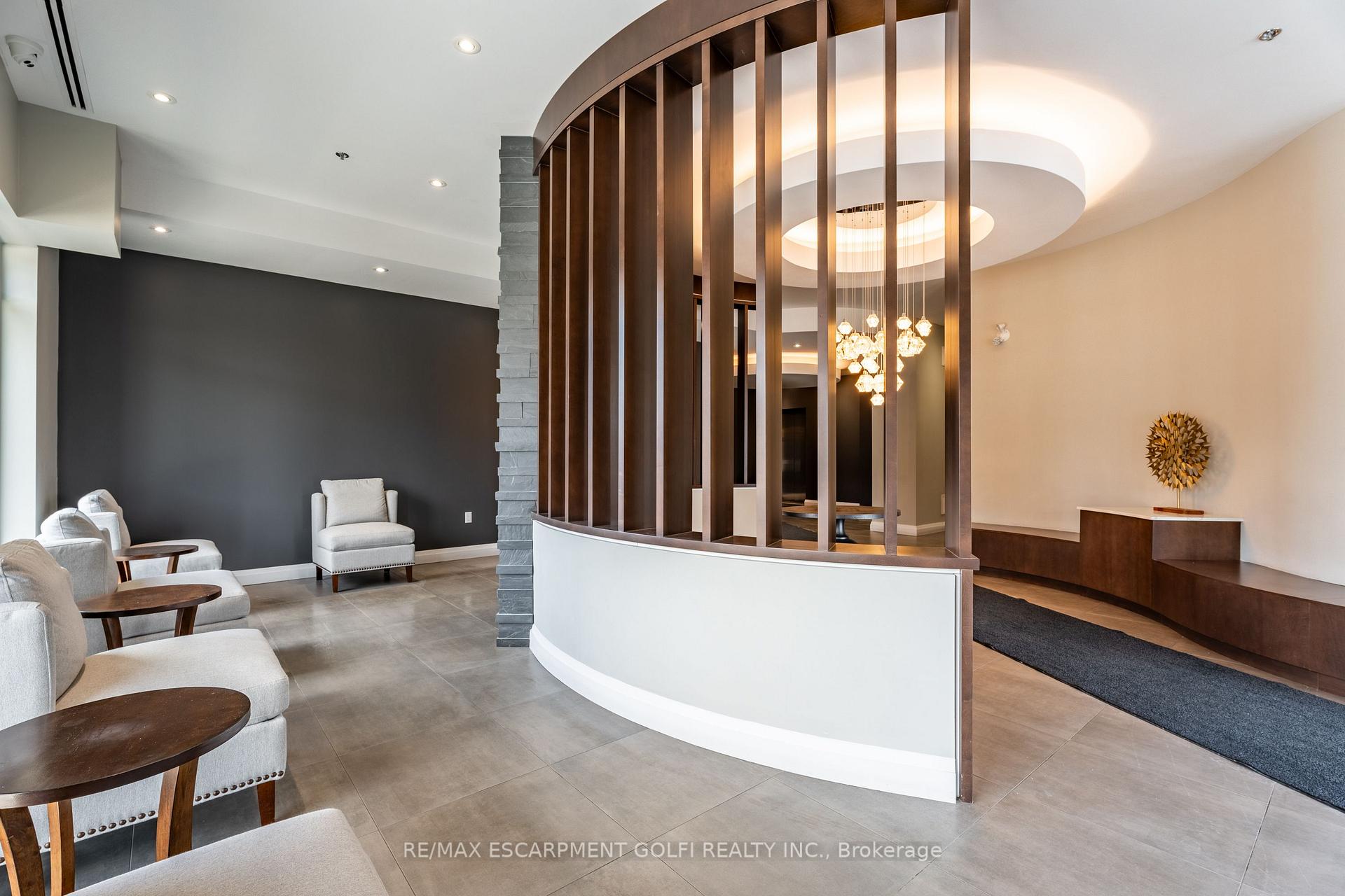 2 Bedrooms Condo at 1 Redfern, Hamilton For sale