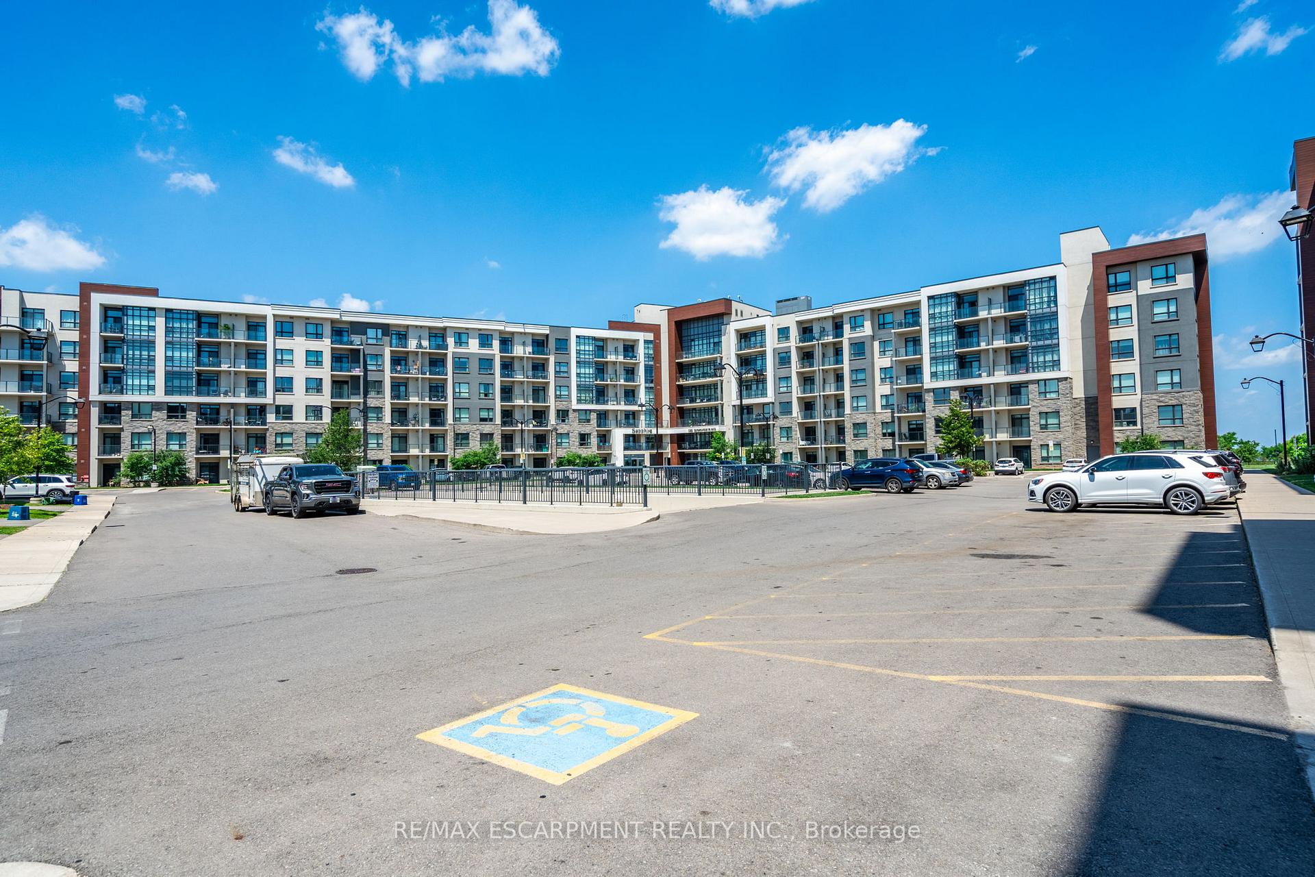 2 Bedrooms Condo at 125 Shoreview, Hamilton For sale