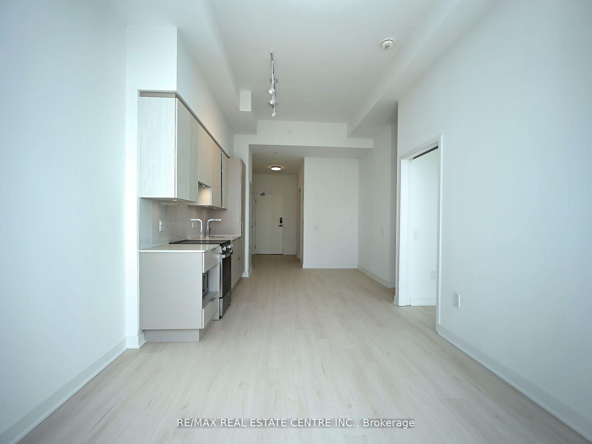 3 Bedrooms Condo at 3900 Confederation, Mississauga For sale