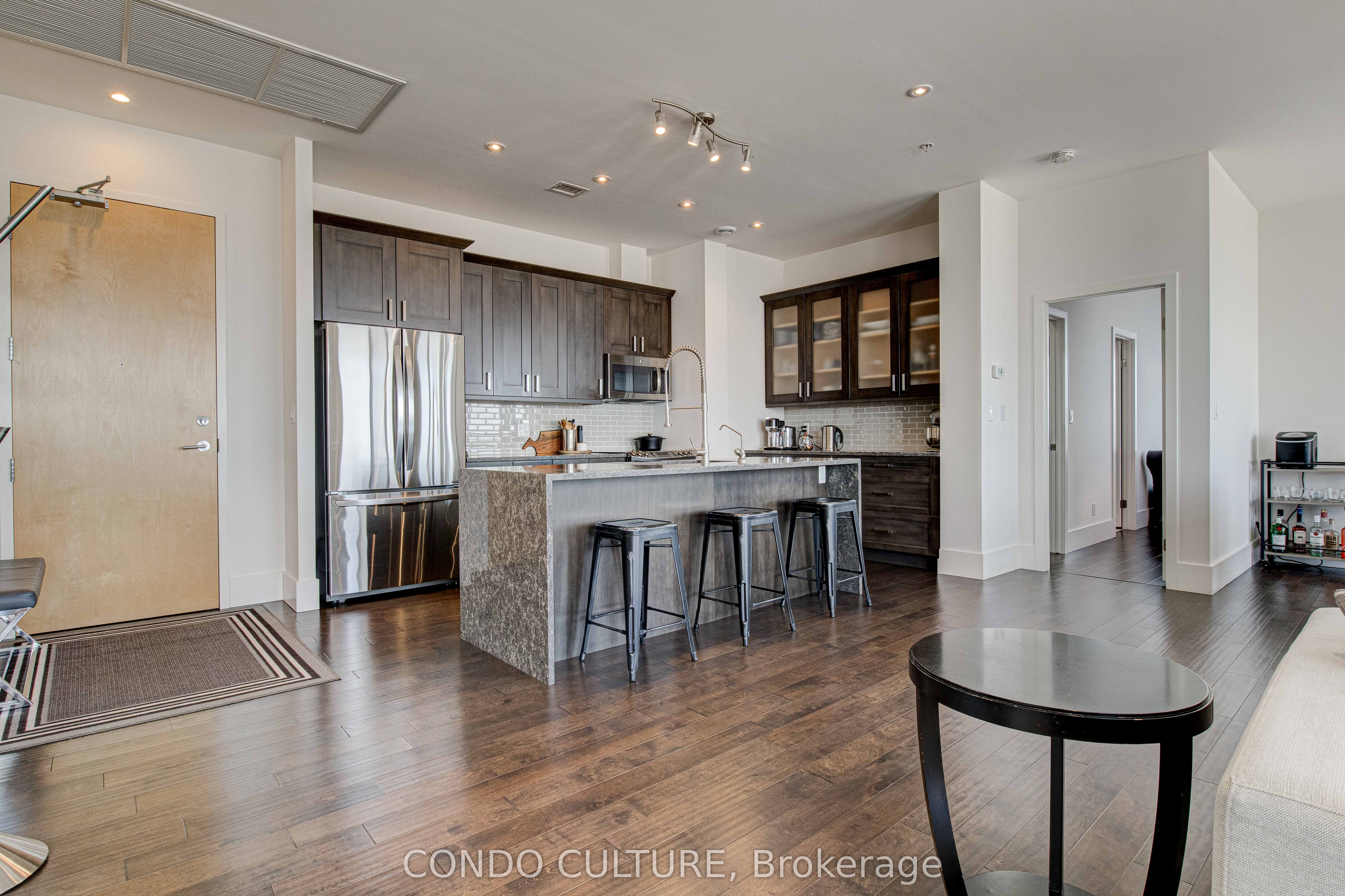 1 Victoria Street S, #1902