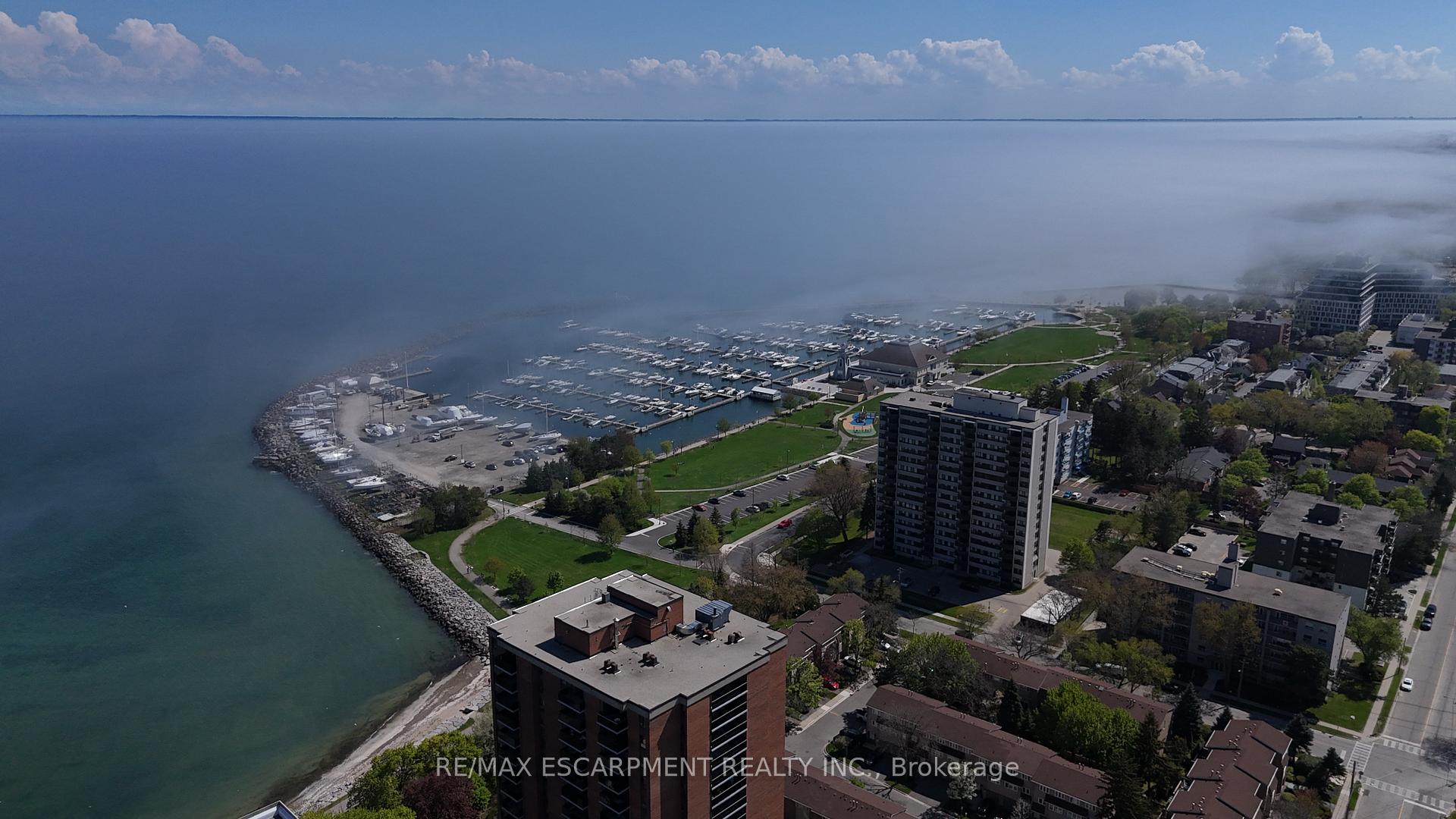 3 Bedrooms Condo at 2175 Marine, Oakville For sale