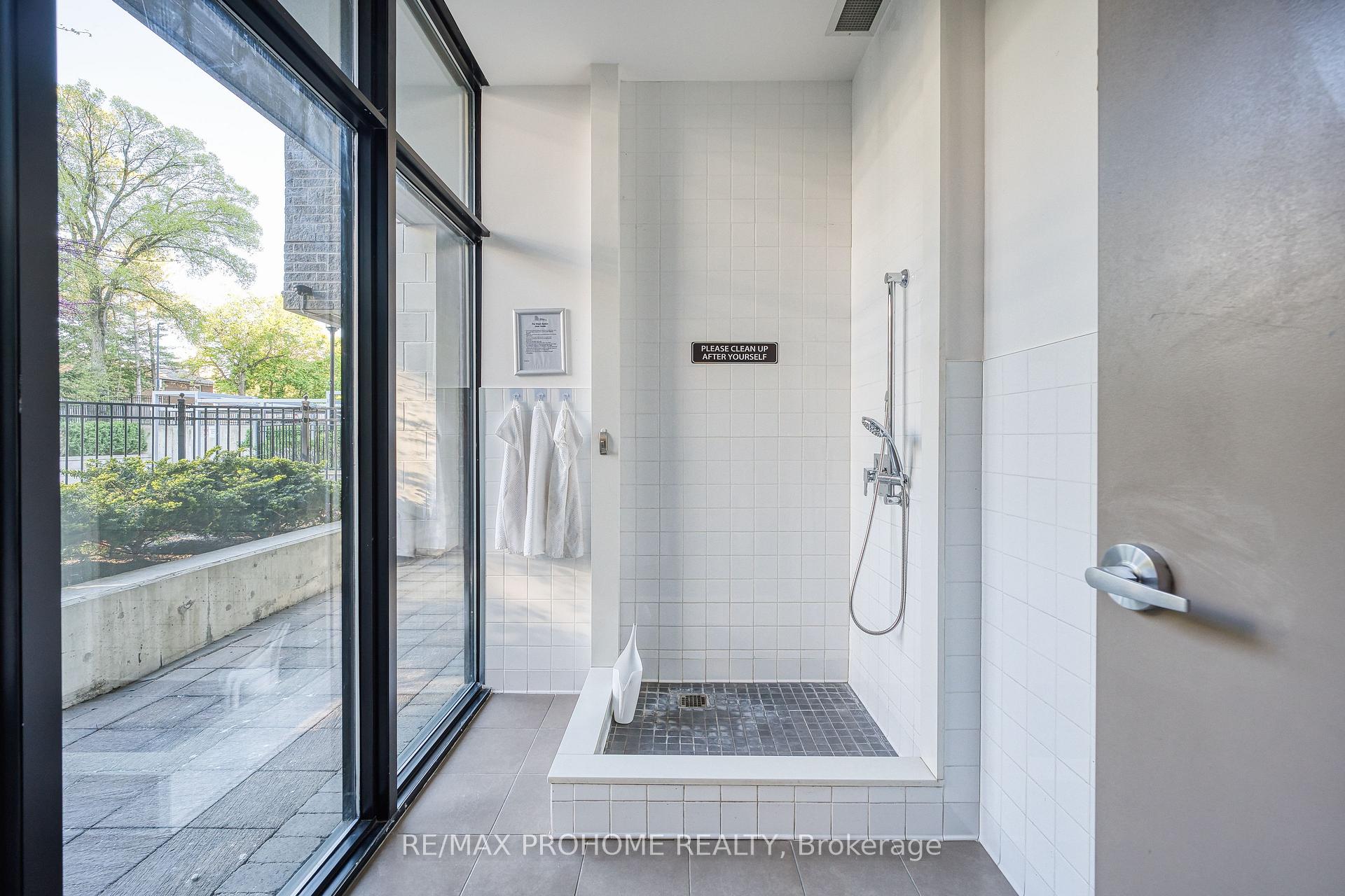 2 Bedrooms Condo at 21 Clairtrell, Toronto For sale