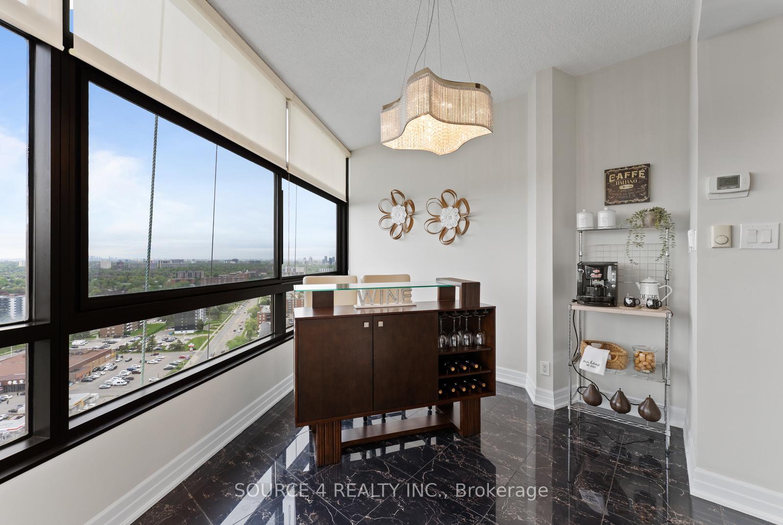 4 Bedrooms Condo at 1300 Bloor, Mississauga For sale