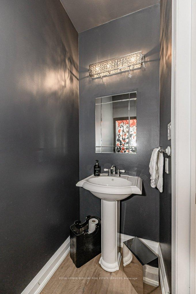 2 Bedrooms Condo at 1061 North Shore, Burlington For sale