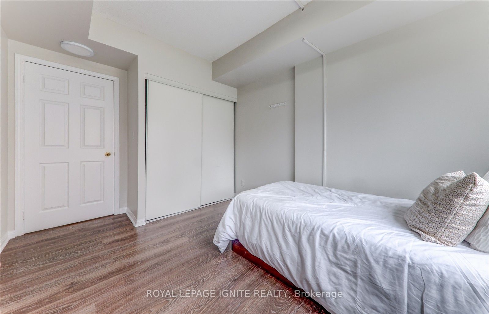 3035 Finch Avenue, #2013