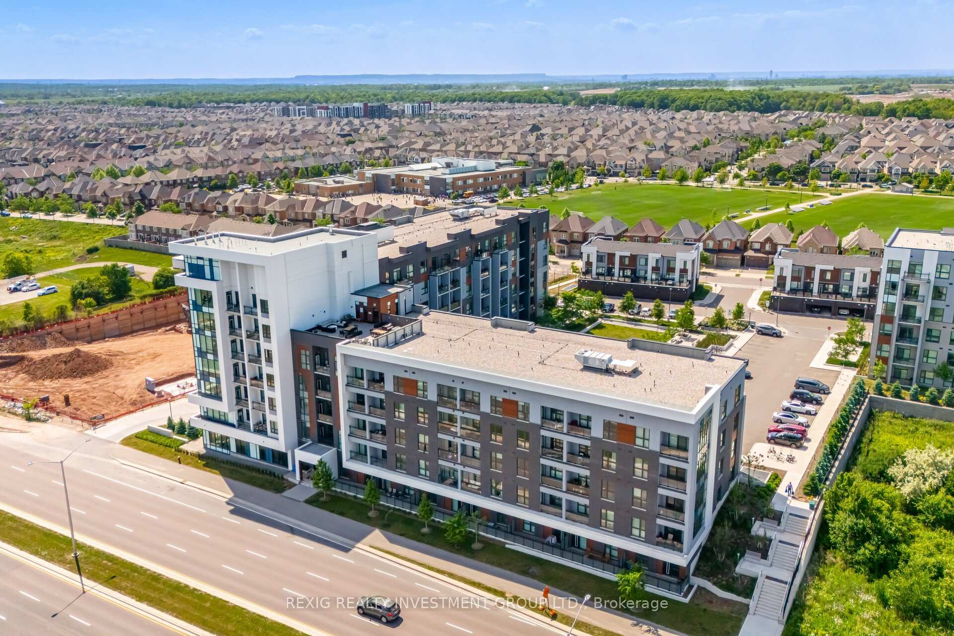 2 Bedrooms Condo at 95 DUNDAS, Oakville For sale